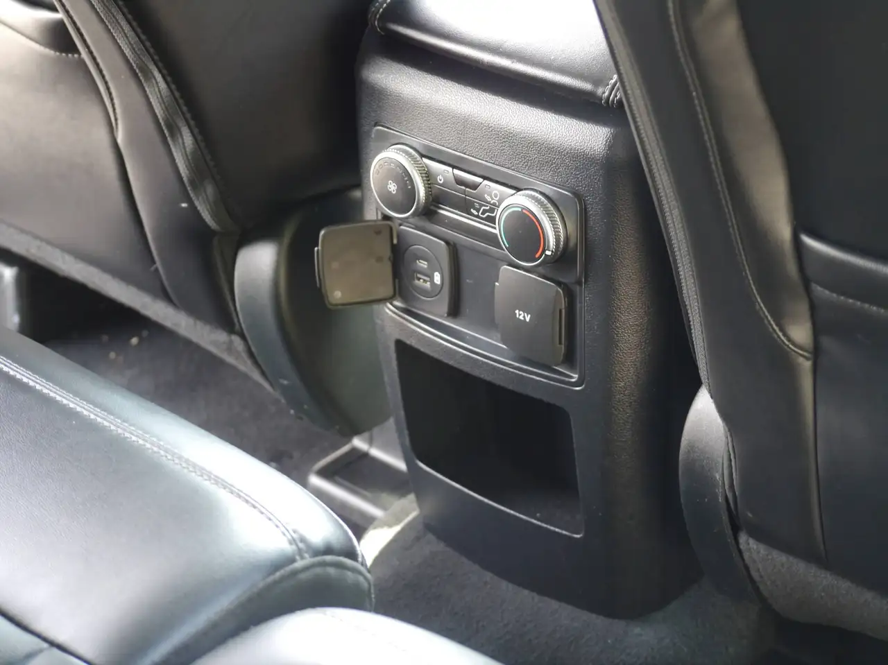 Ford Explorer photo Ford Explorer