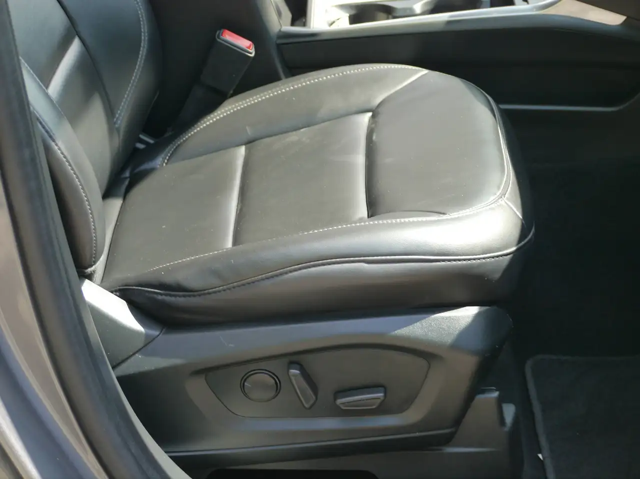 Ford Explorer photo Ford Explorer