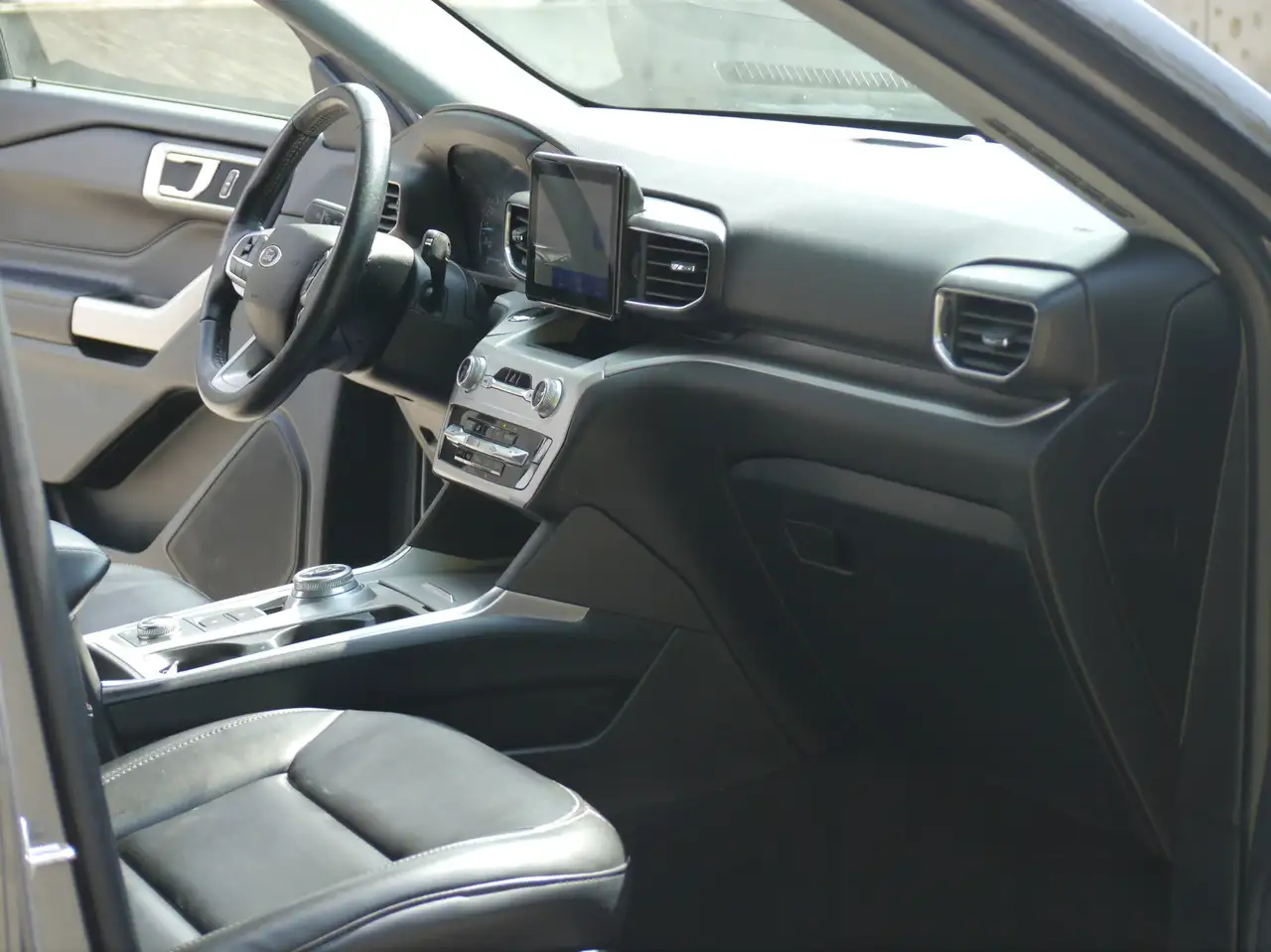 Ford Explorer photo Ford Explorer