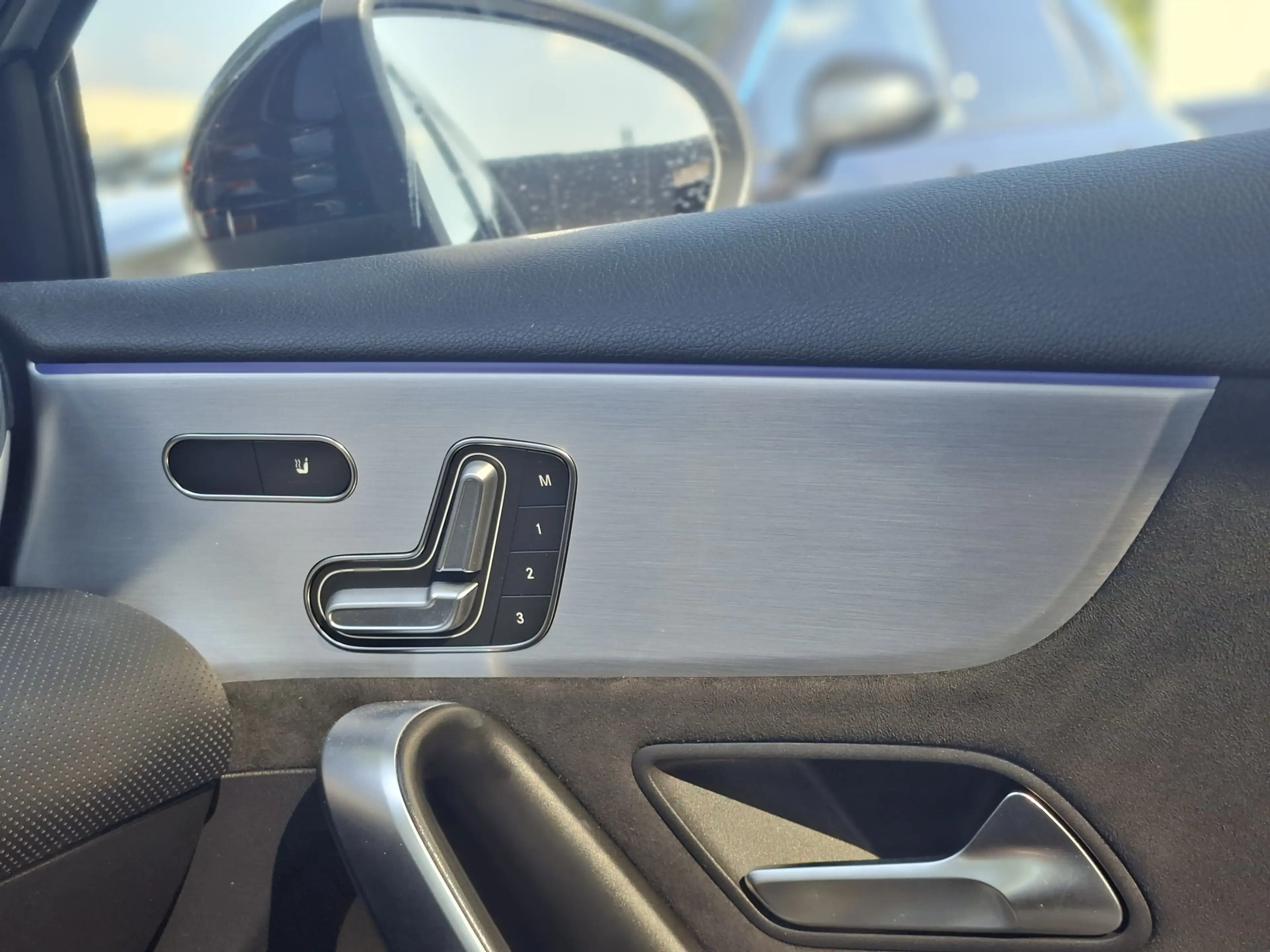 Mercedes-Benz A 250 e Business Solution PHEV AMG Pano Trekhaak Memory — photo 5