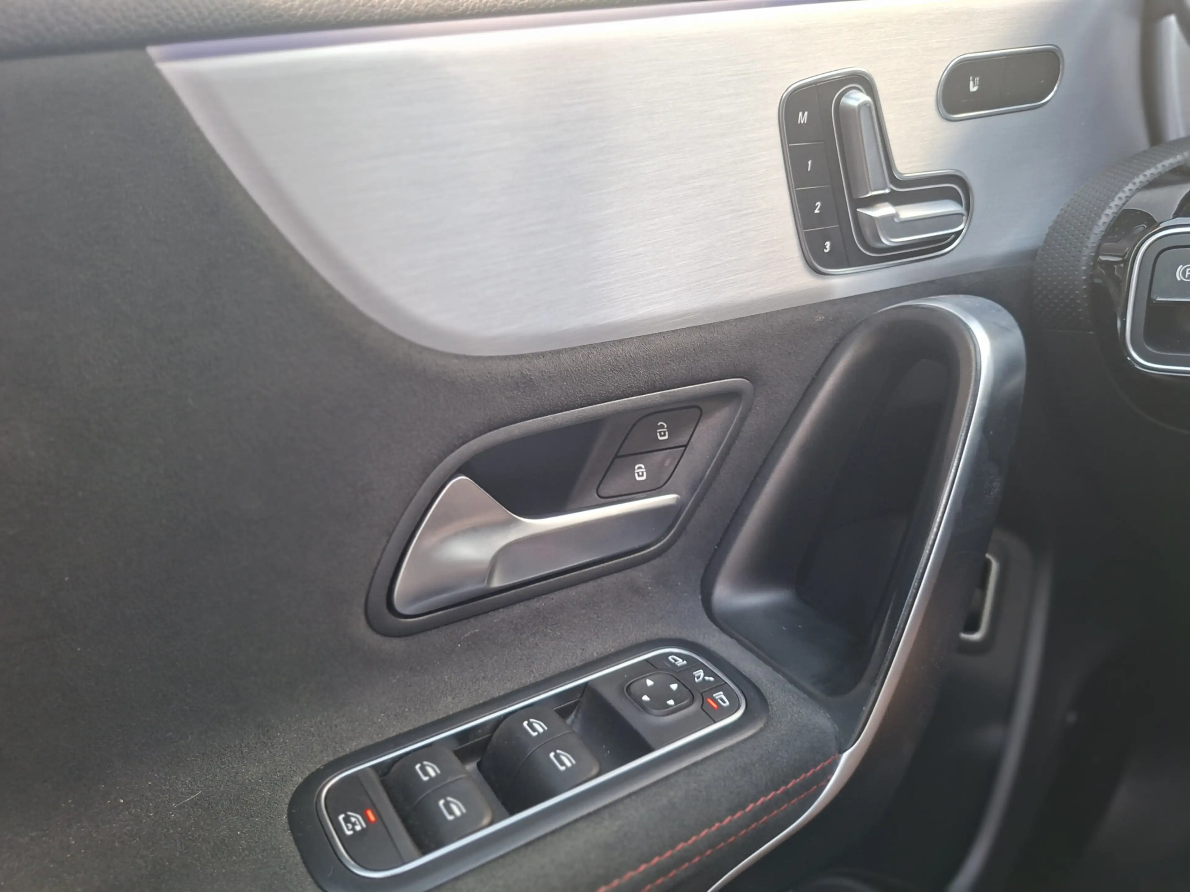 Mercedes-Benz A 250 e Business Solution PHEV AMG Pano Trekhaak Memory — photo 18