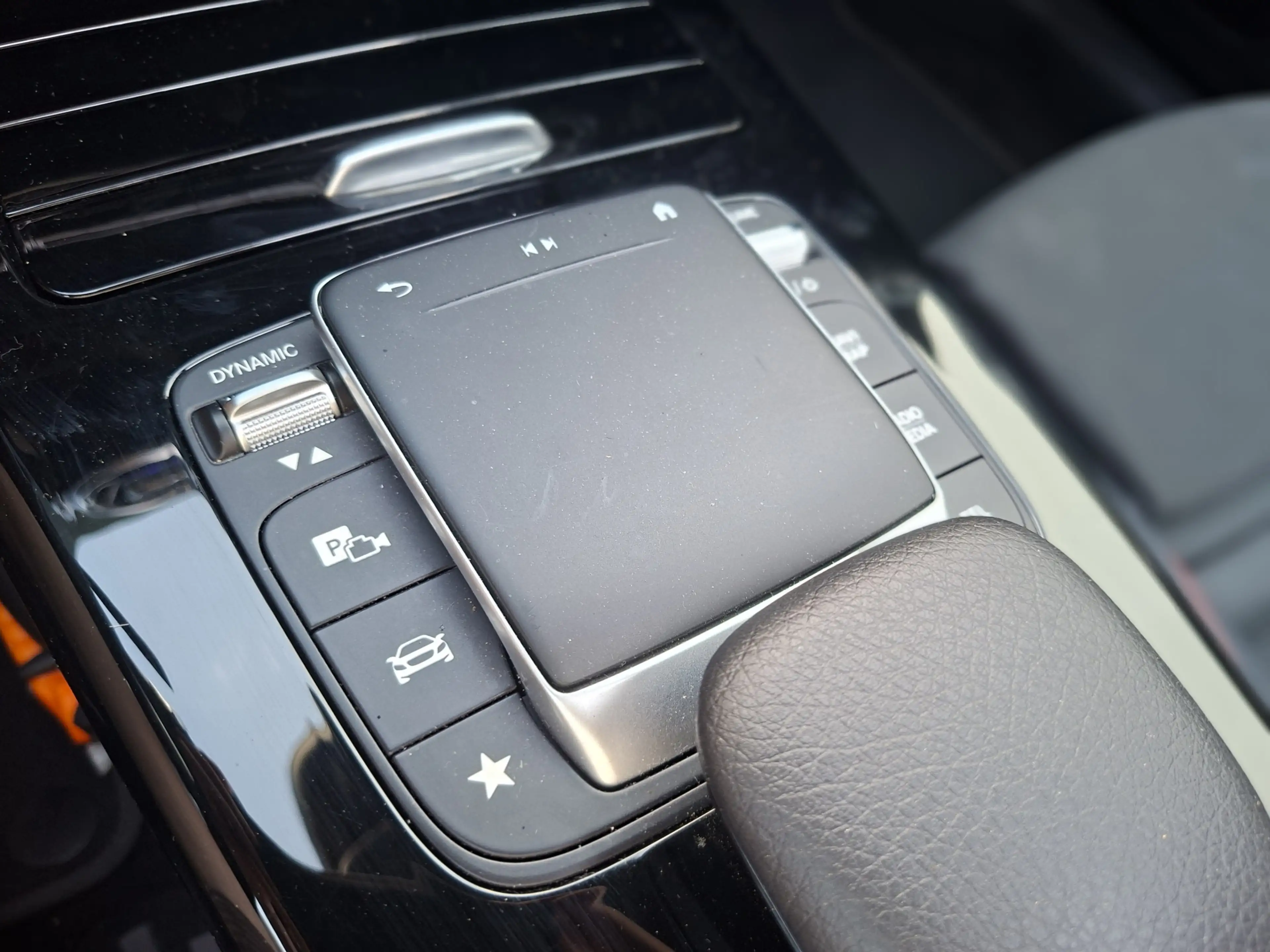 Mercedes-Benz A 250 e Business Solution PHEV AMG Pano Trekhaak Memory — photo 24