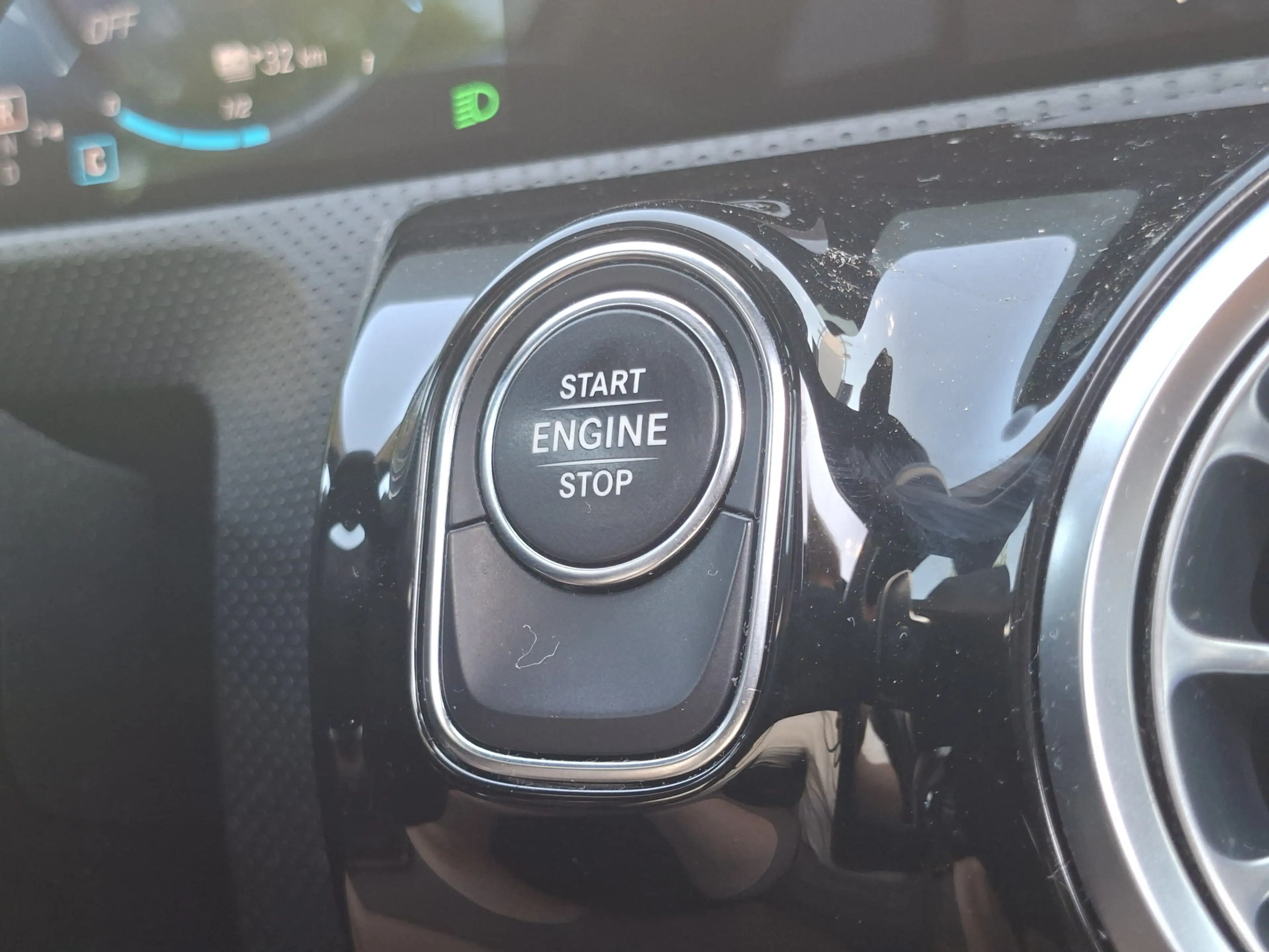 Mercedes-Benz A 250 e Business Solution PHEV AMG Pano Trekhaak Memory — photo 27