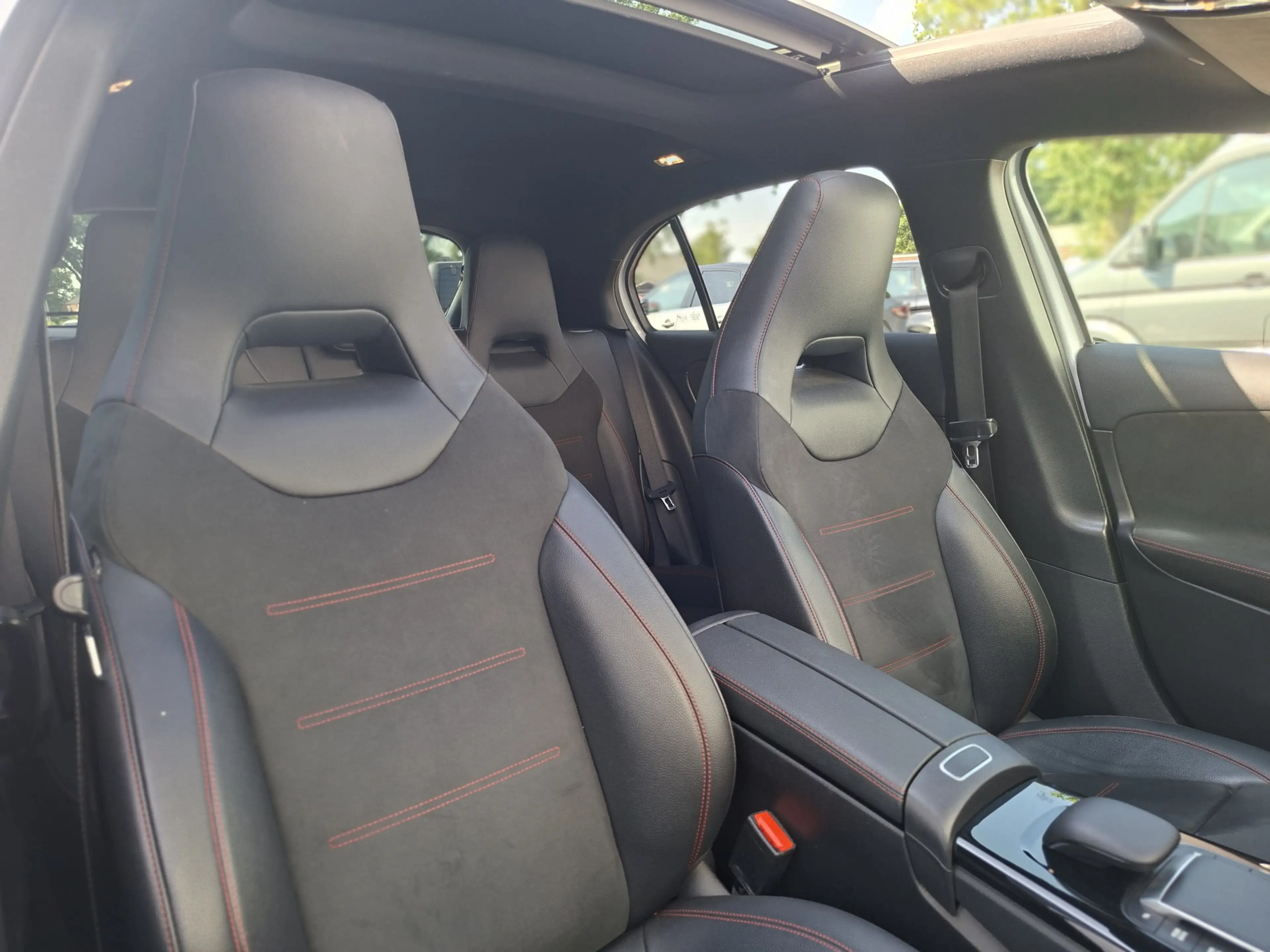 Mercedes-Benz A 250 e Business Solution PHEV AMG Pano Trekhaak Memory — photo 17