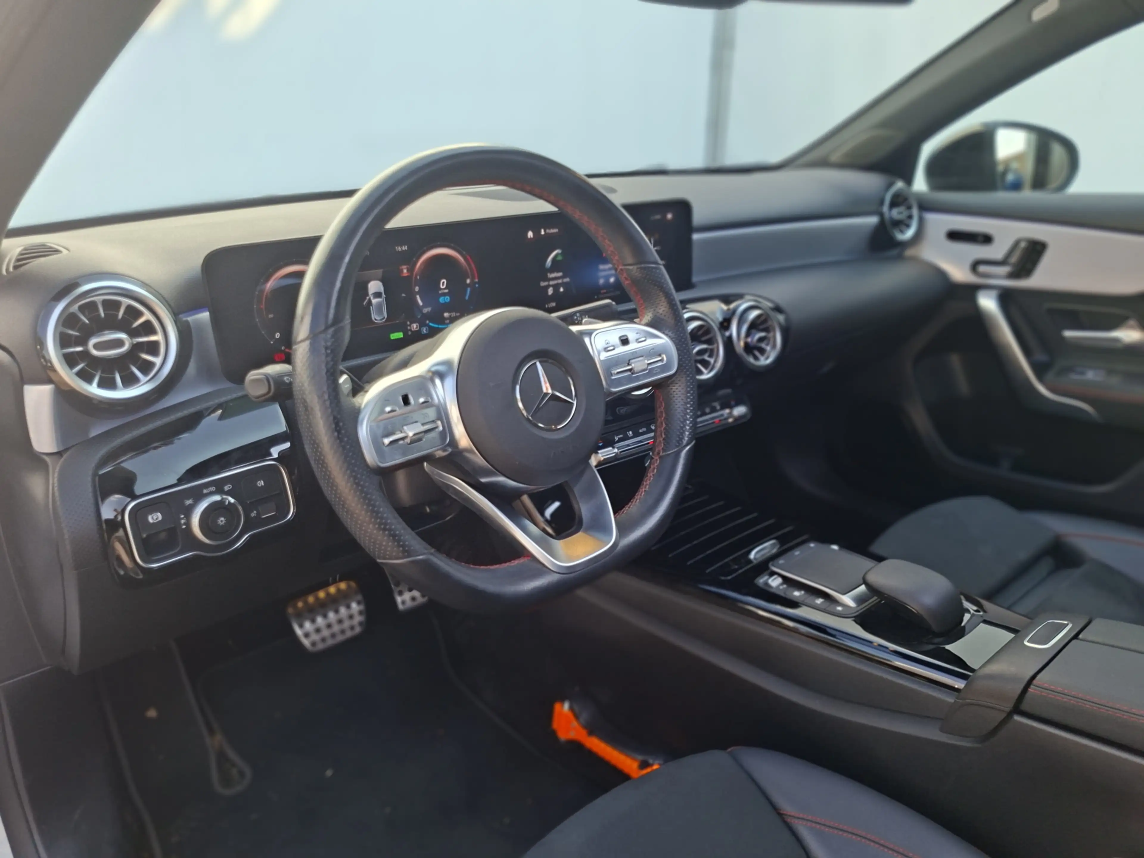 Mercedes-Benz A 250 e Business Solution PHEV AMG Pano Trekhaak Memory — photo 15
