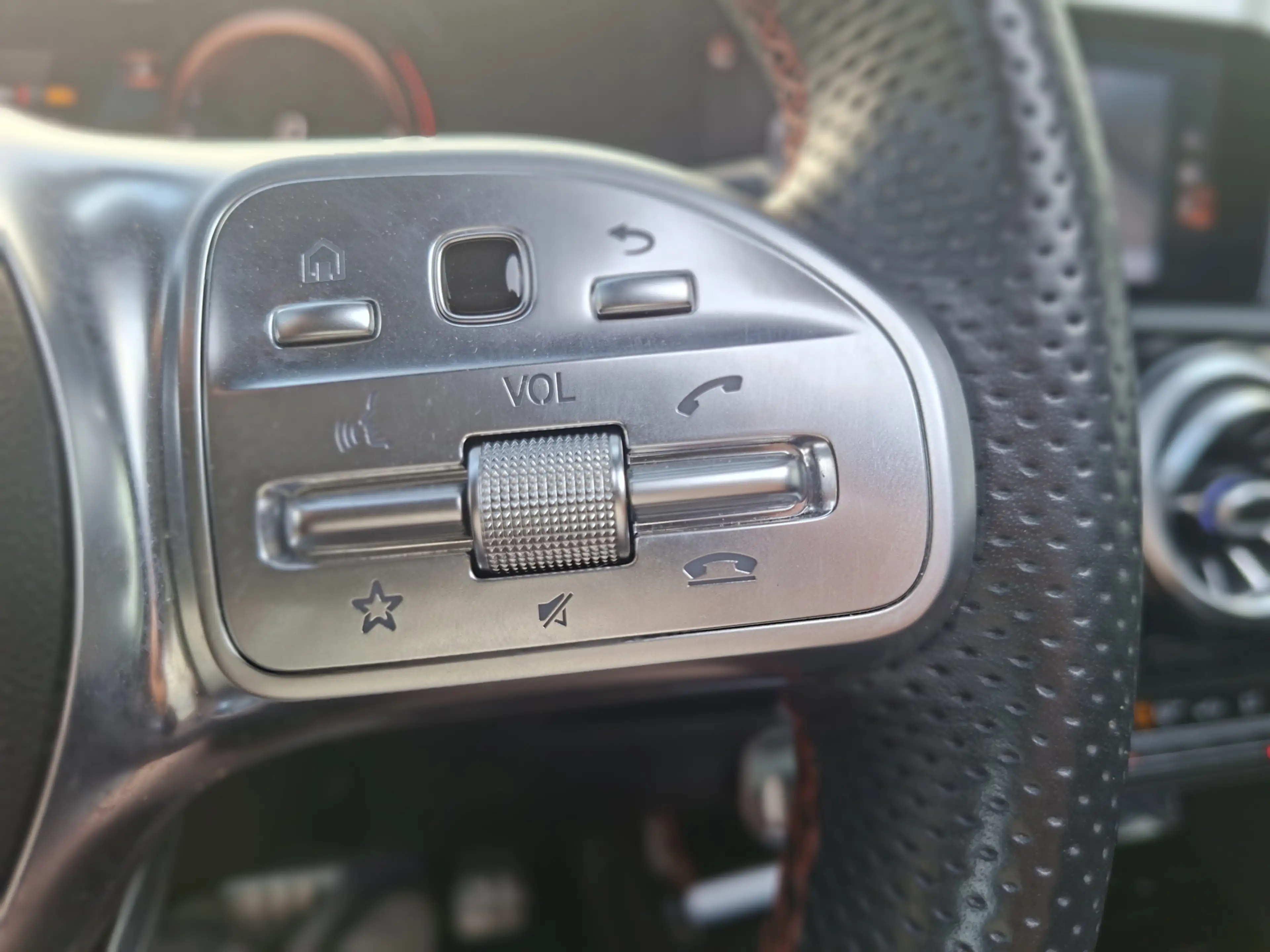 Mercedes-Benz A 250 e Business Solution PHEV AMG Pano Trekhaak Memory — photo 21