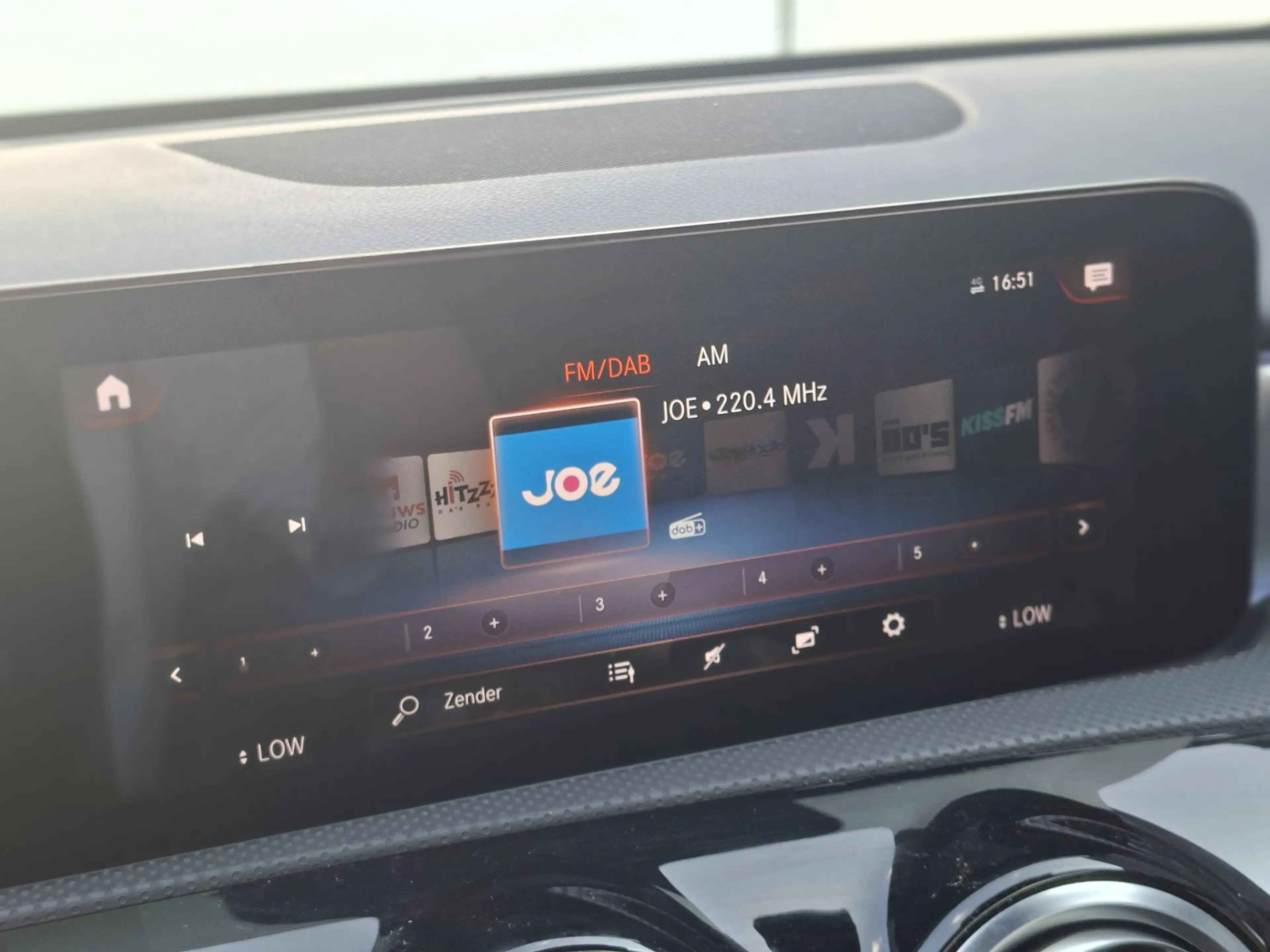 Mercedes-Benz A 250 e Business Solution PHEV AMG Pano Trekhaak Memory — photo 31
