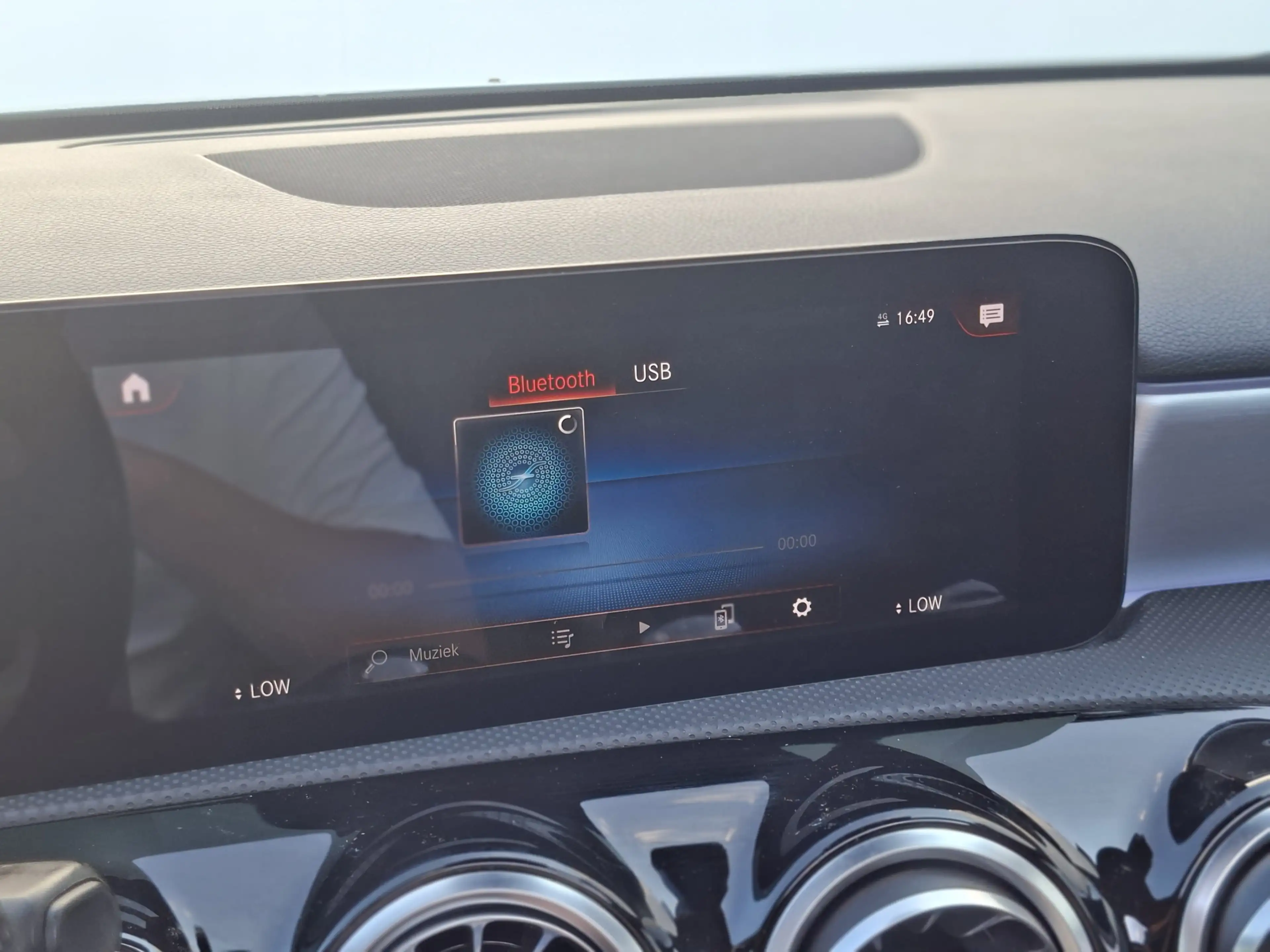 Mercedes-Benz A 250 e Business Solution PHEV AMG Pano Trekhaak Memory — photo 26