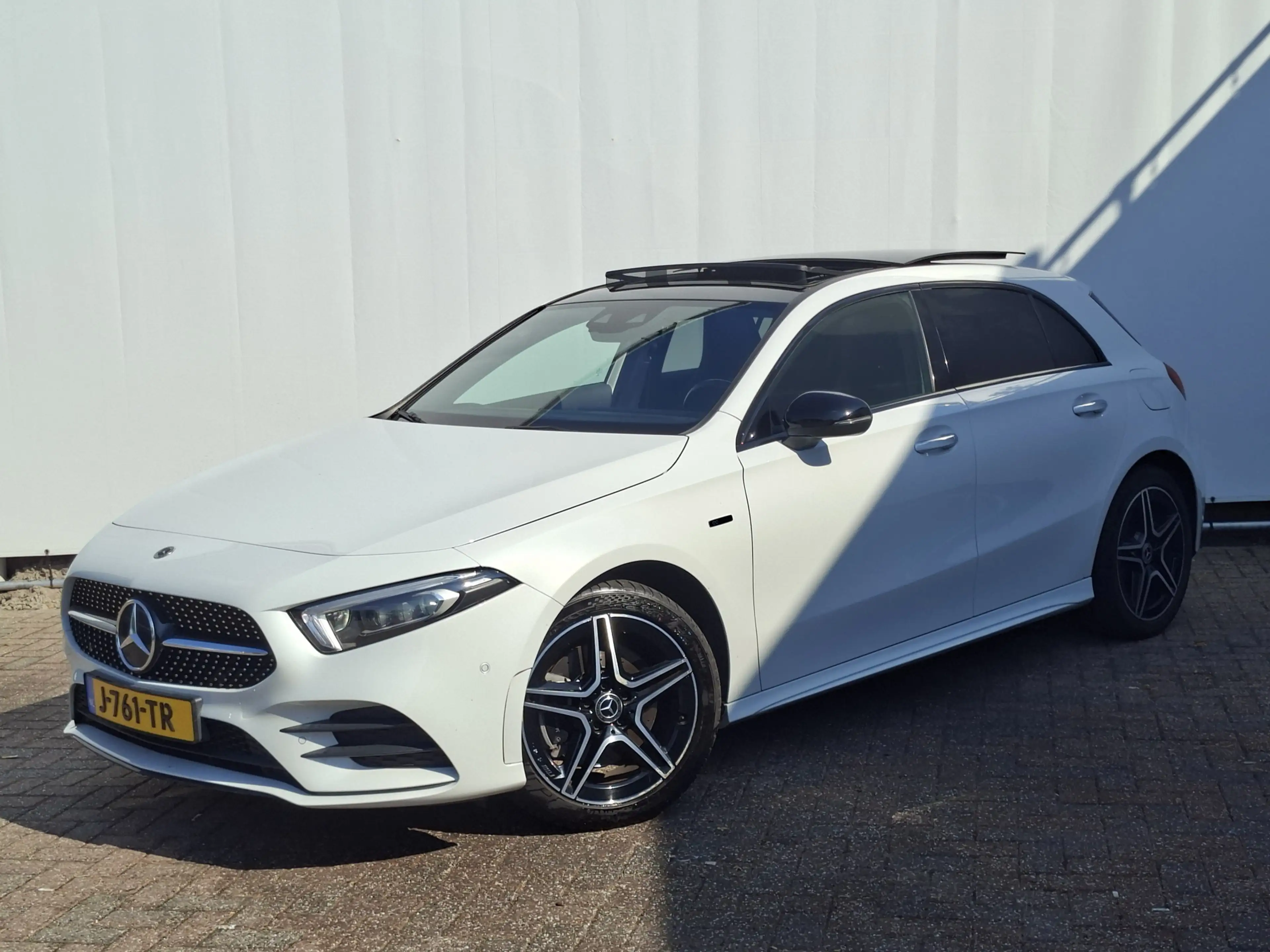 Mercedes-Benz A 250 e Business Solution PHEV AMG Pano Trekhaak Memory — photo 33