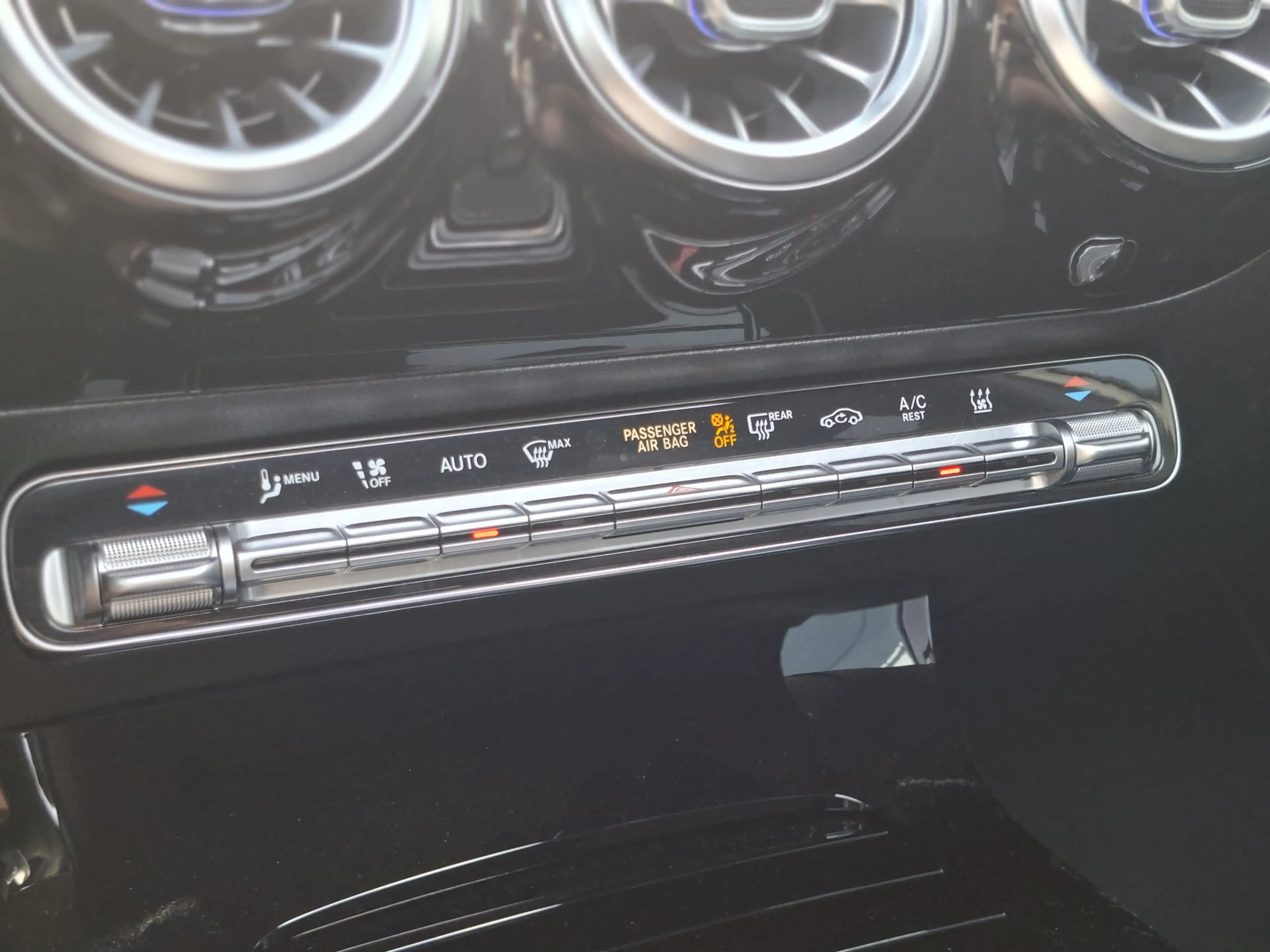 Mercedes-Benz A 250 e Business Solution PHEV AMG Pano Trekhaak Memory — photo 25