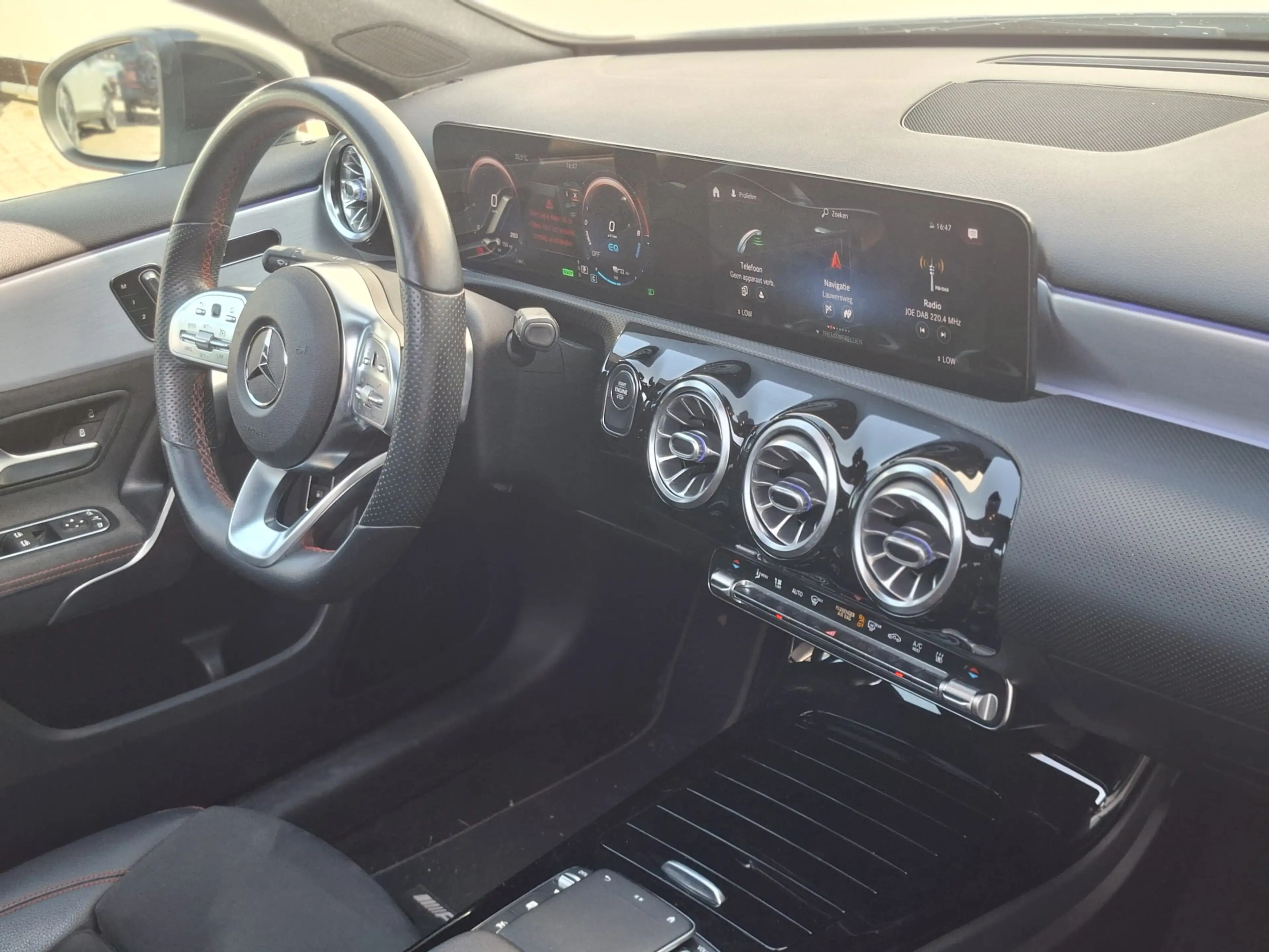 Mercedes-Benz A 250 e Business Solution PHEV AMG Pano Trekhaak Memory — photo 3