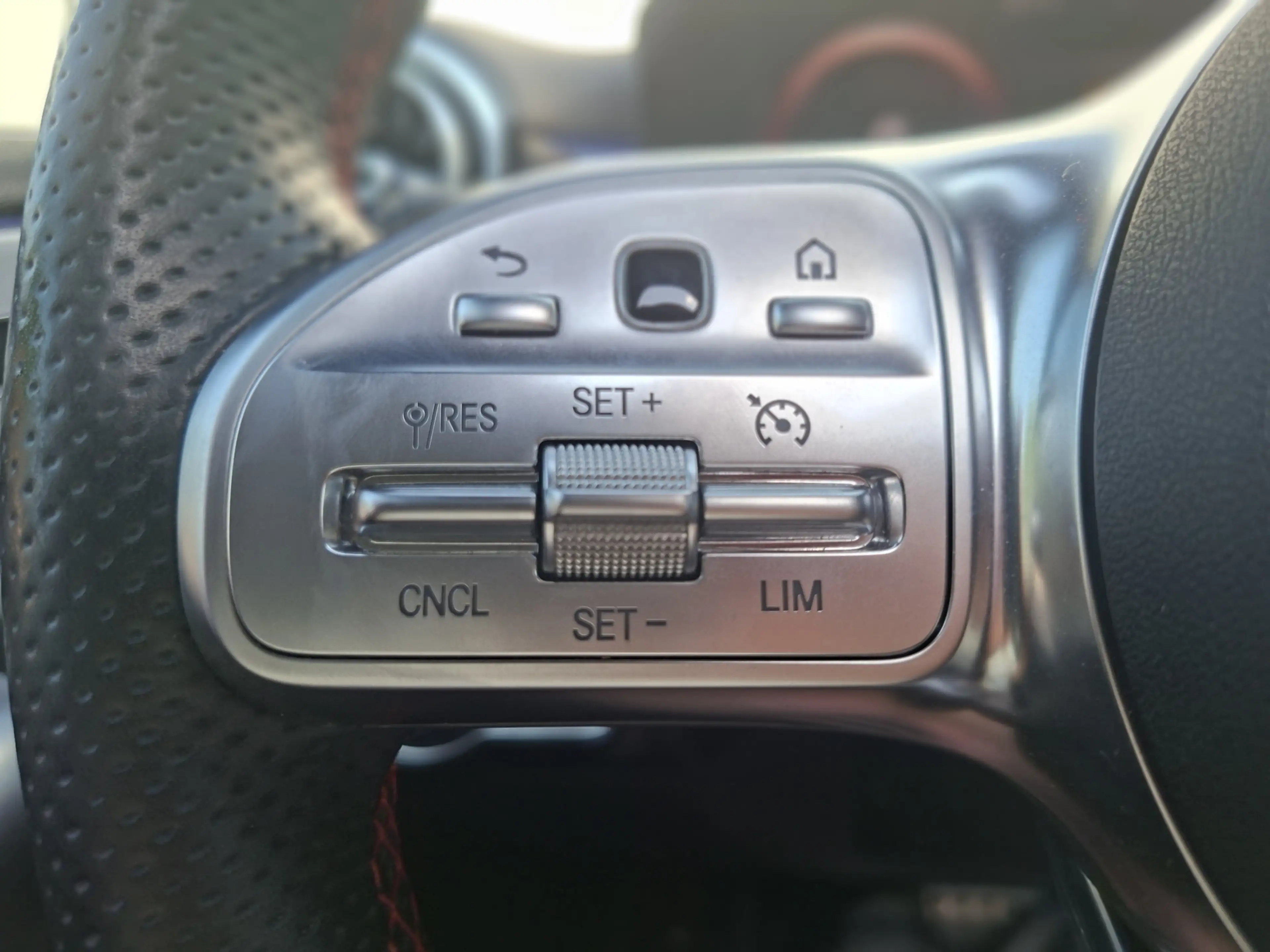Mercedes-Benz A 250 e Business Solution PHEV AMG Pano Trekhaak Memory — photo 20