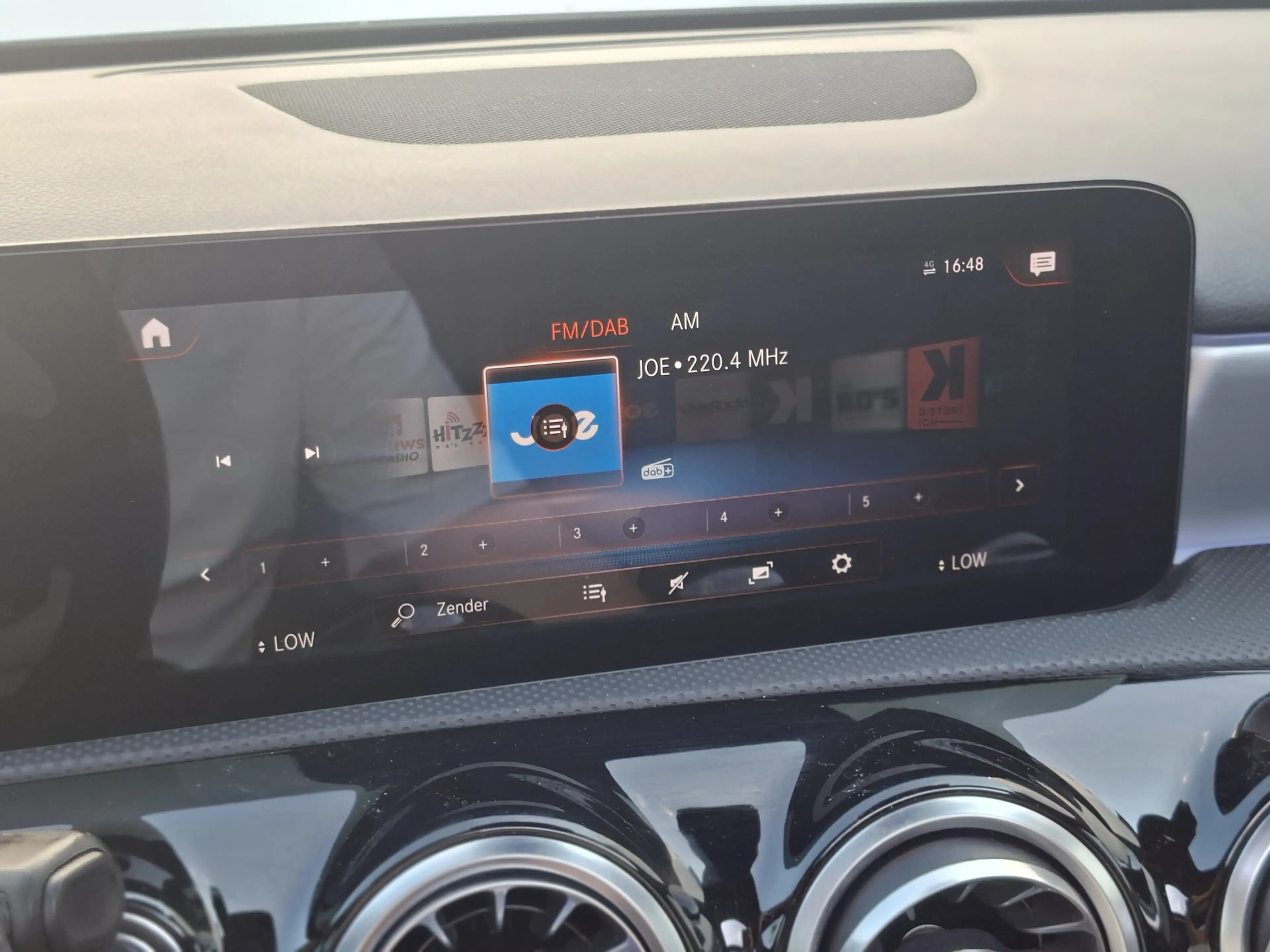 Mercedes-Benz A 250 e Business Solution PHEV AMG Pano Trekhaak Memory — photo 28