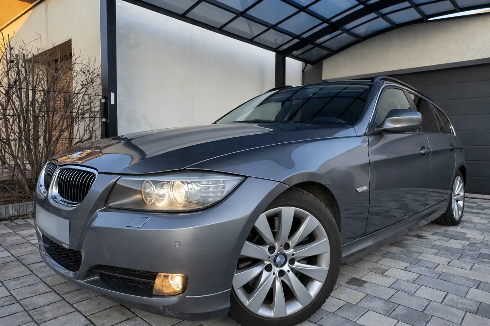 BMW 330 MOTOR-PROBLEME! BMW 330d | 245 PS | Automatik | 138.000 km | FESTPREIS! Grau - 1