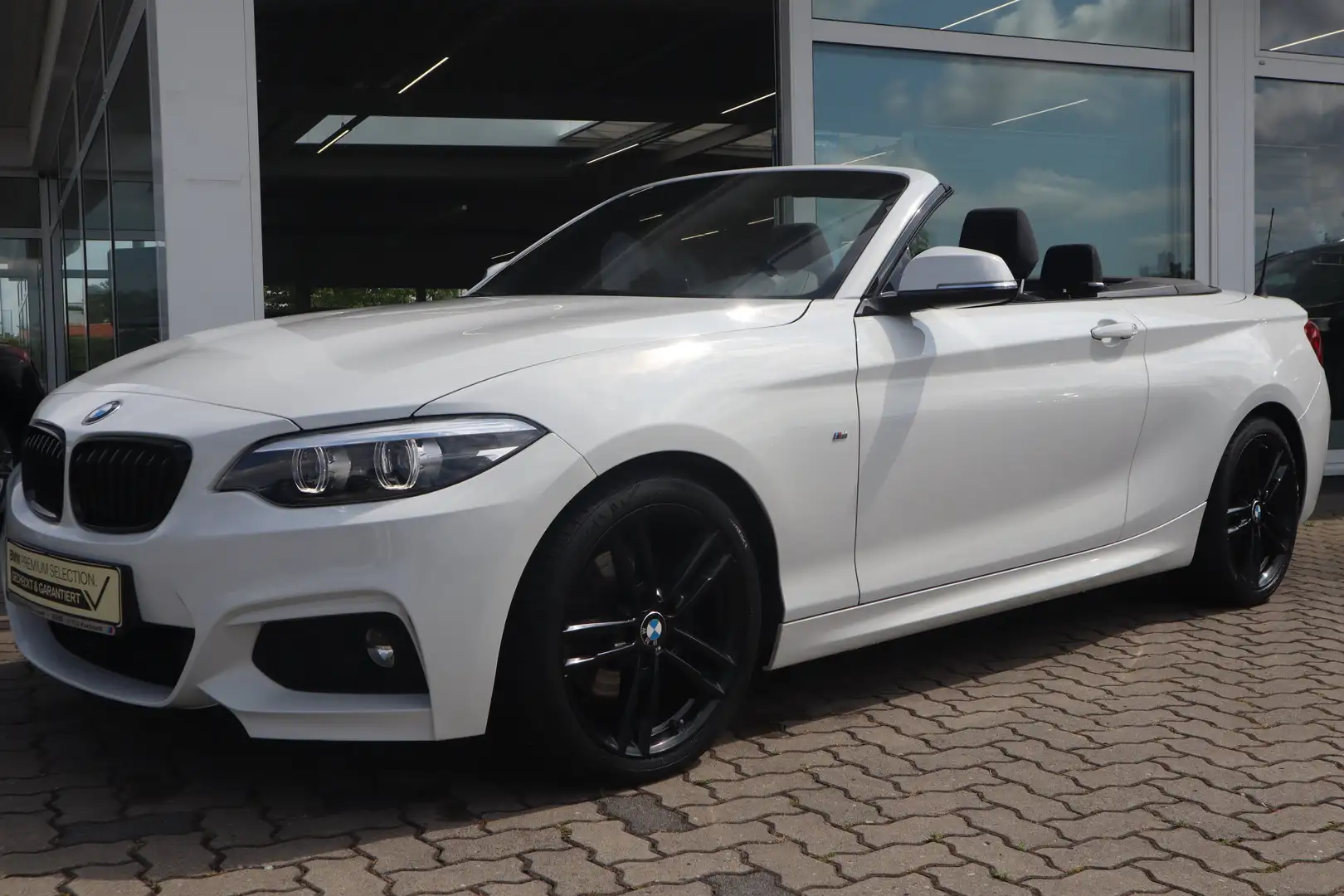 BMW 220 i Cabrio M Sport HK HiFi DAB WLAN RFK PDC Wit - 1