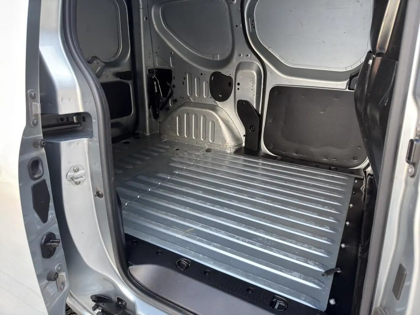 Dacia Dokker Van TCe 100 Silber - 2