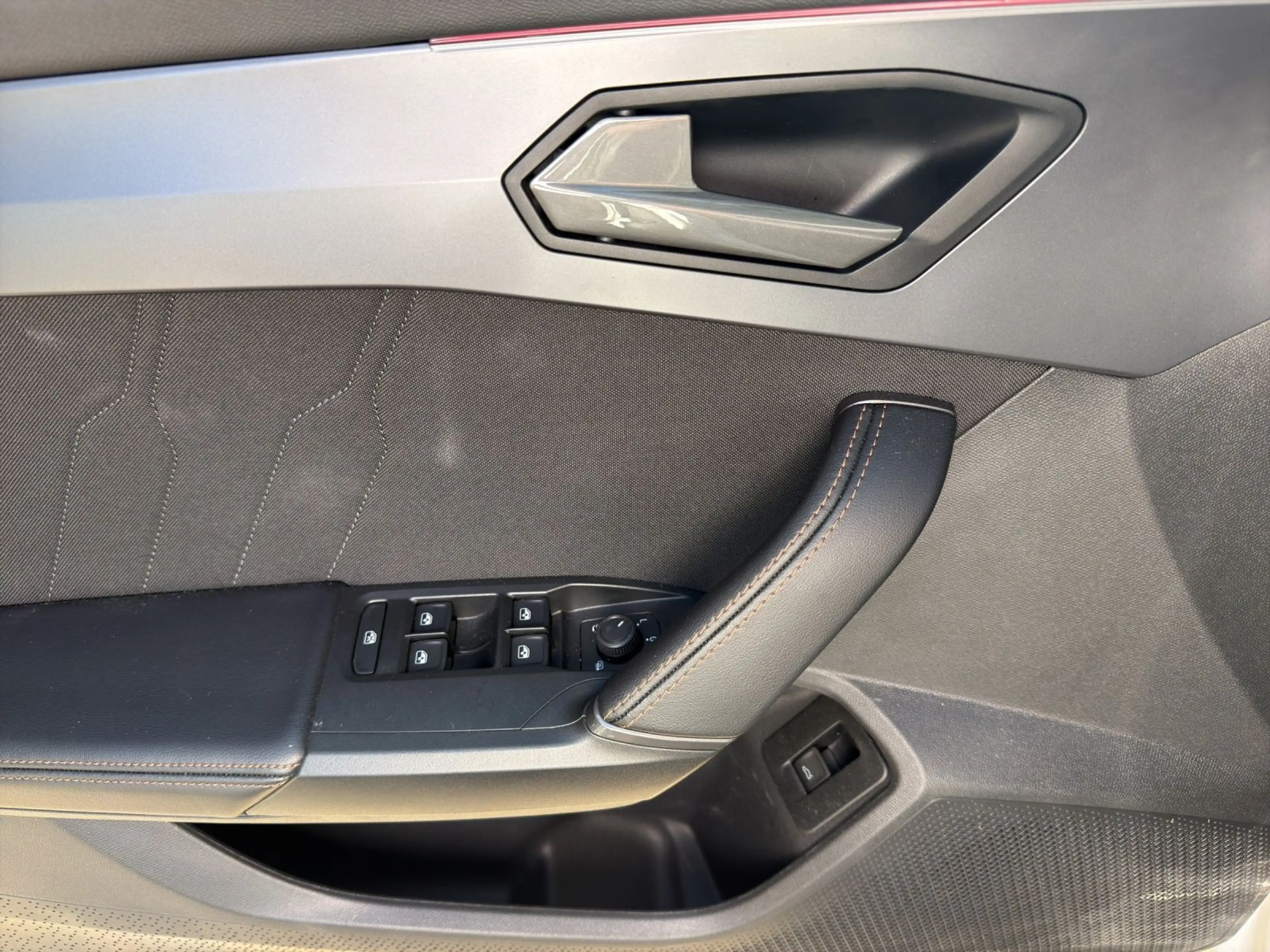 CUPRA Formentor 1.5 eTSI DSG NAVI ACC IPA SITZH LM18 G — photo 8