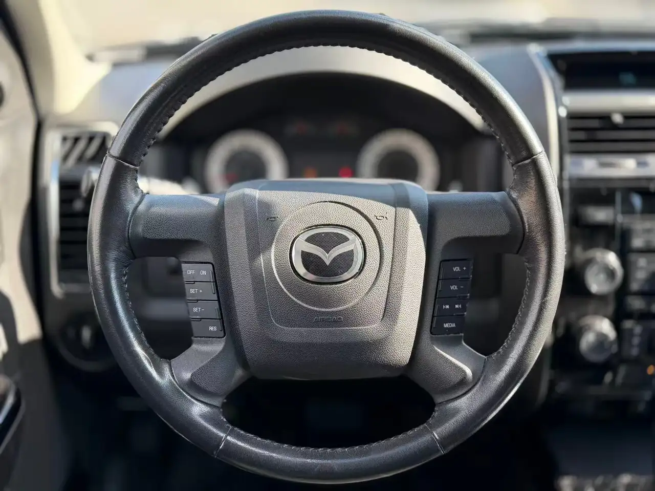 Mazda Tribute снимка Mazda Tribute