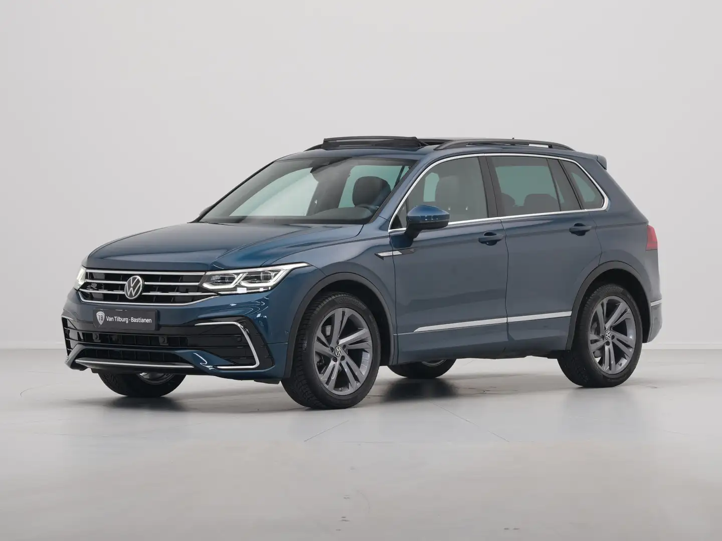 Volkswagen Tiguan 1.5 TSI 150pk DSG R-Line Panorama Camera Matrix Le Azul - 2