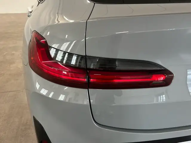 BMW X4 view 10