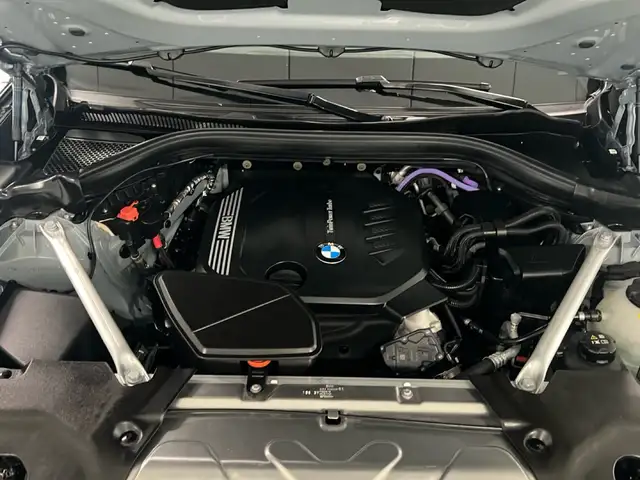 BMW X4 view 13