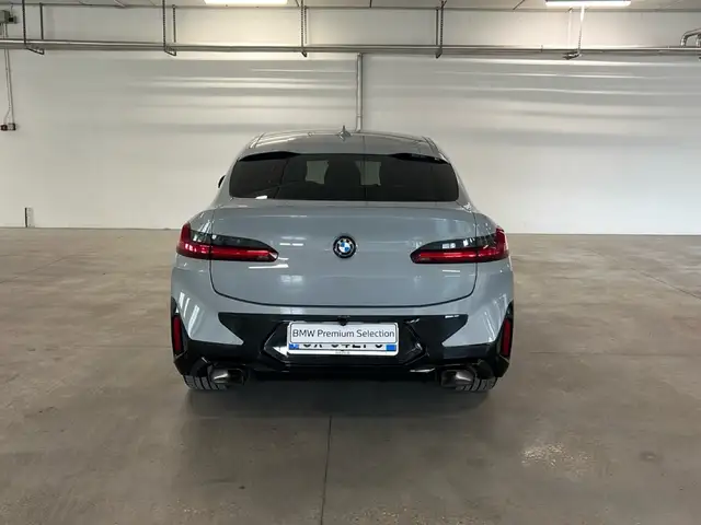 BMW X4 view 4