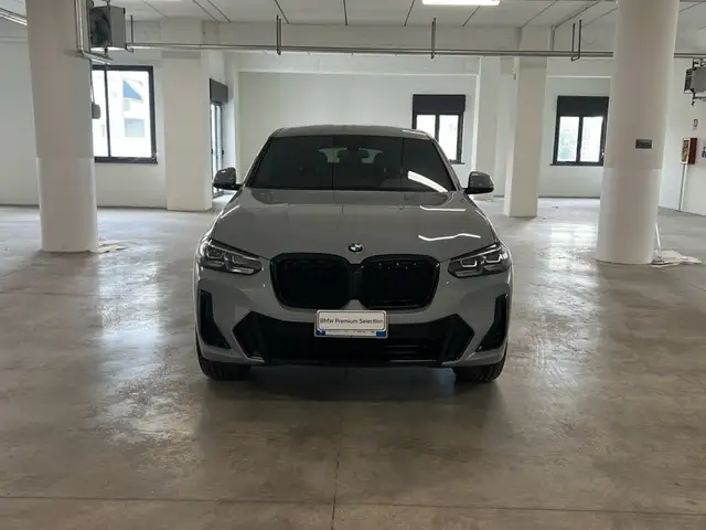 BMW X4 view 5