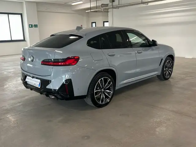 BMW X4 view 3
