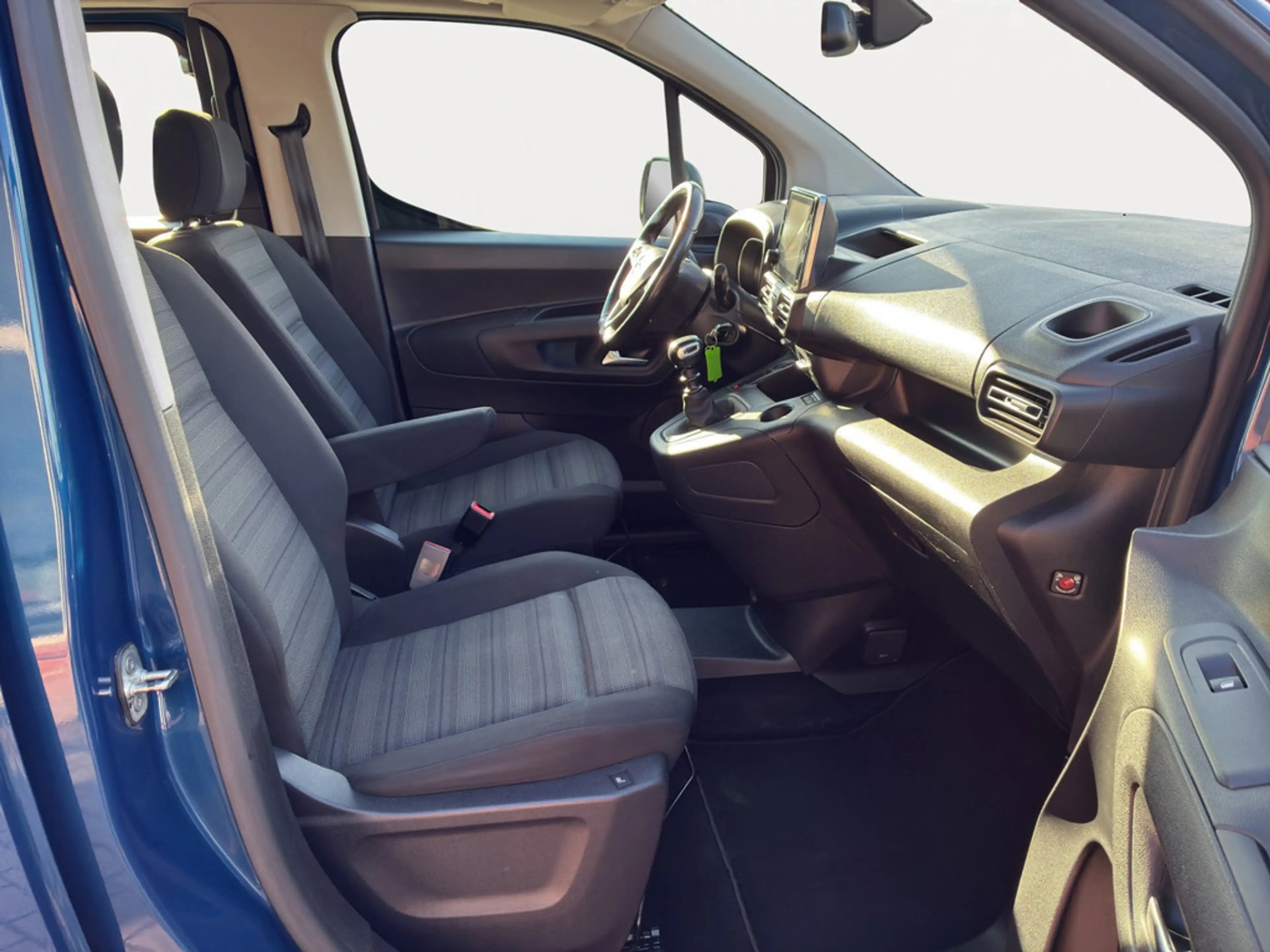 Opel Combo Life E 1.2 Edition | NAVI | AHK | SHZ — photo 13