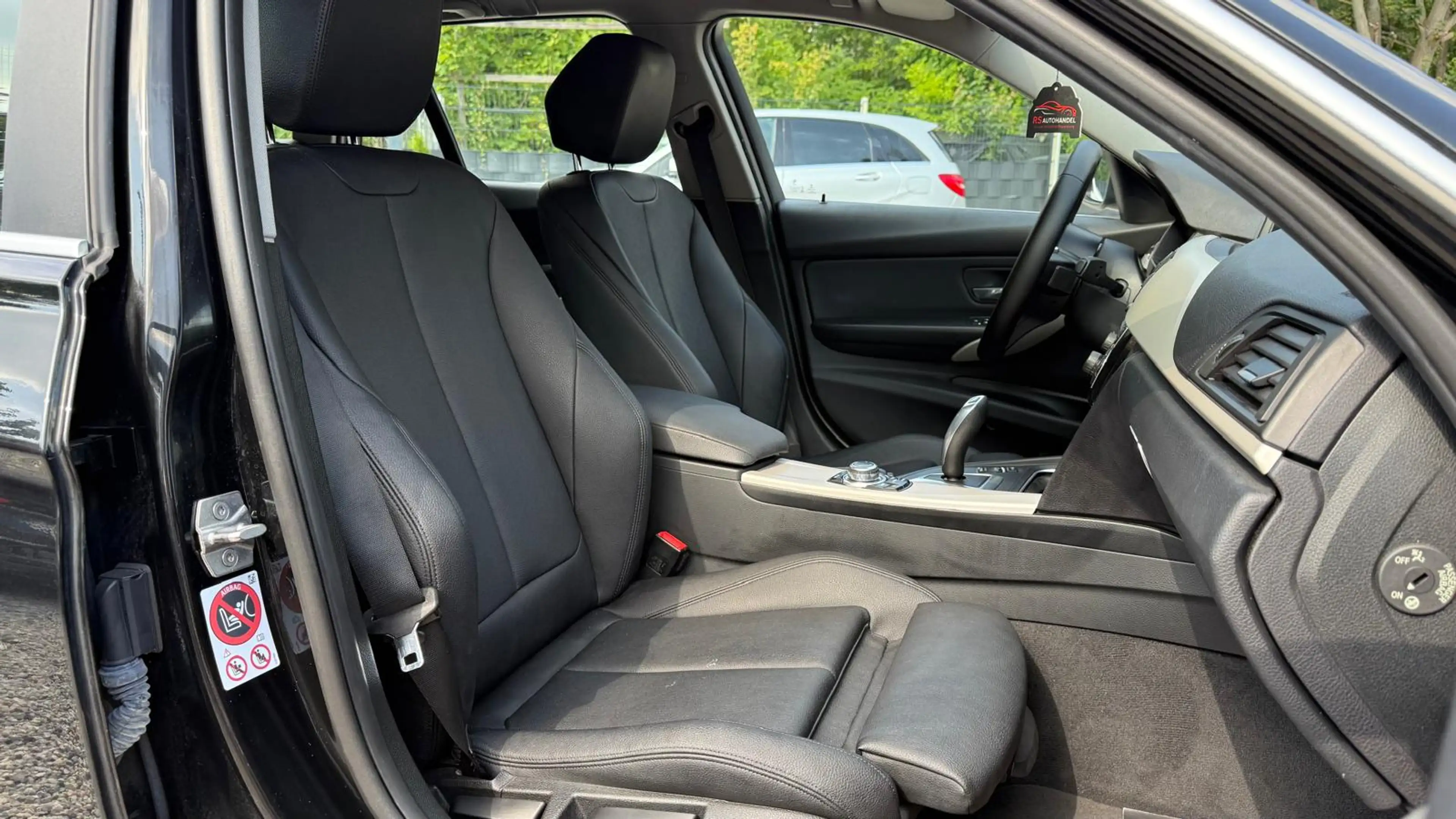 BMW 330 d Sport /Navi/AHK/Leder/TEMP — photo 14
