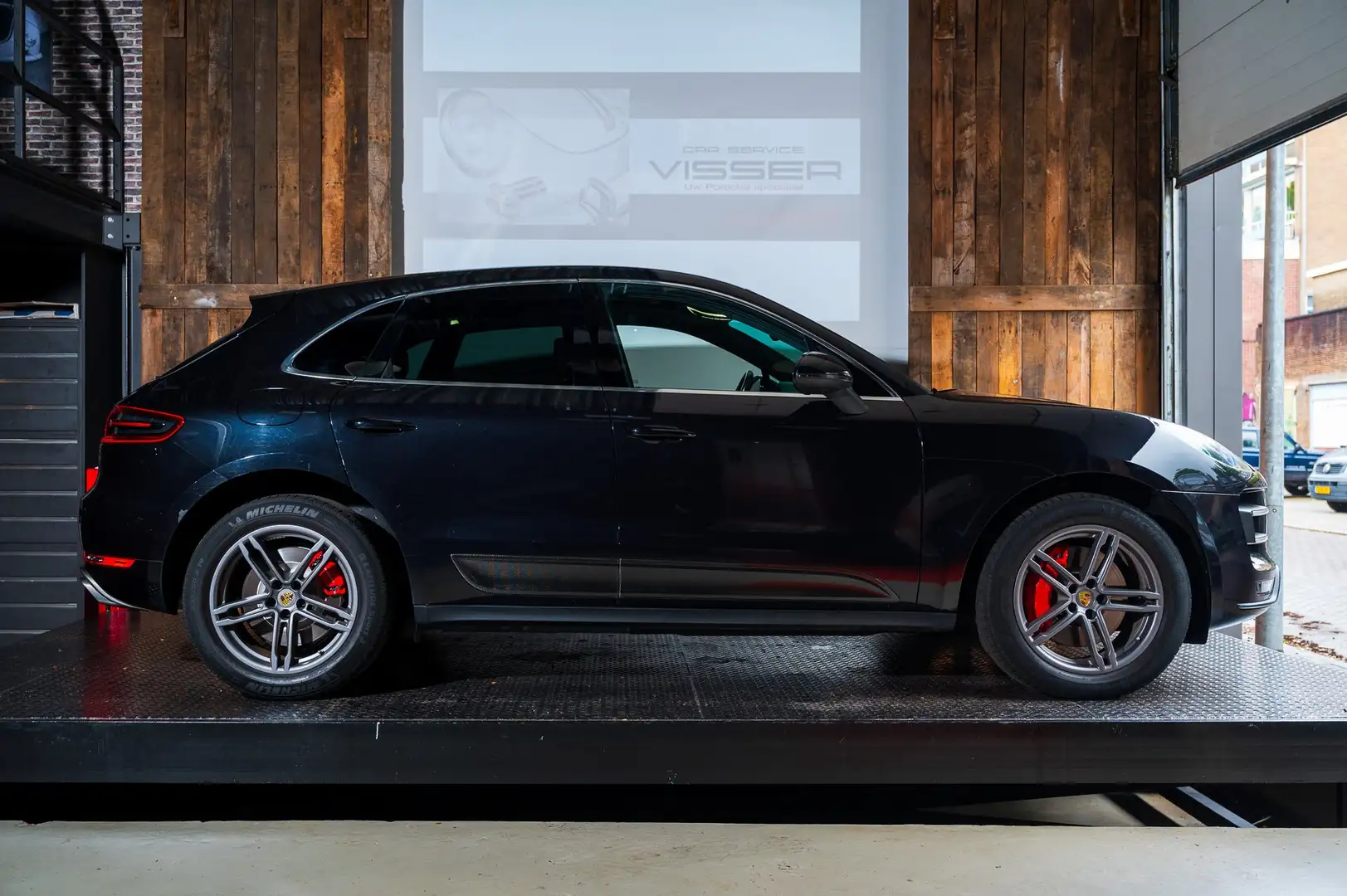 Porsche Macan 3.6 Turbo Basaltschwarz-metallic Zwart - 2