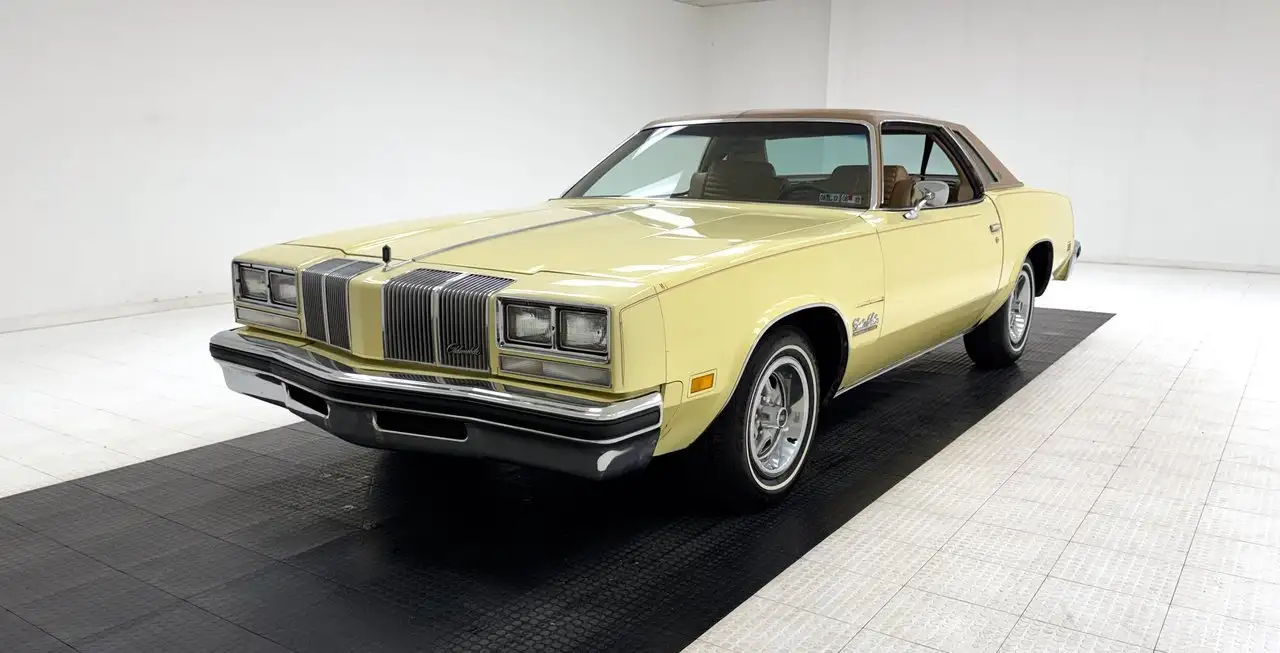 Oldsmobile Cutlass Salon Hardtop, foto 1
