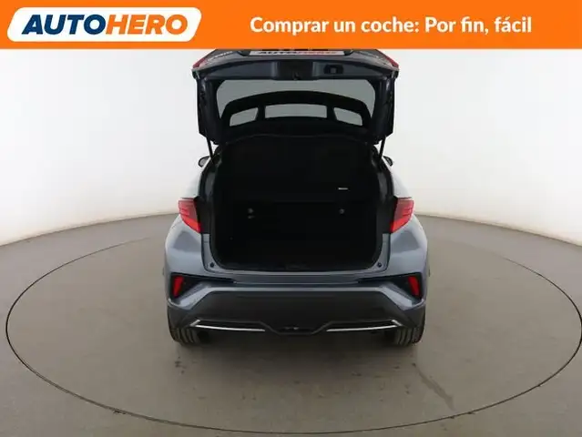 Toyota C-HR view 17