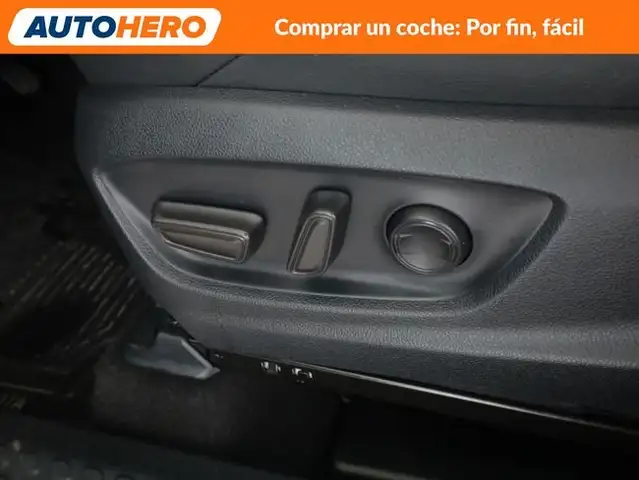 Toyota C-HR view 28