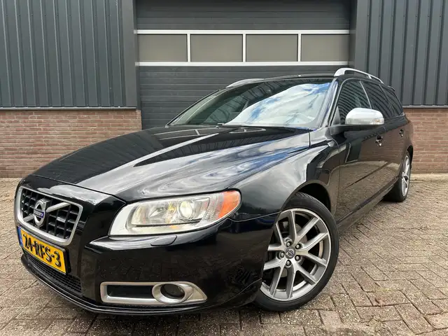 Volvo V70 2.0T 203PK R-Edition Trekhaak / Navigatie / Xenon