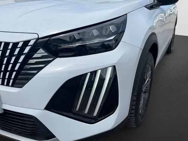 Peugeot 2008 view 11