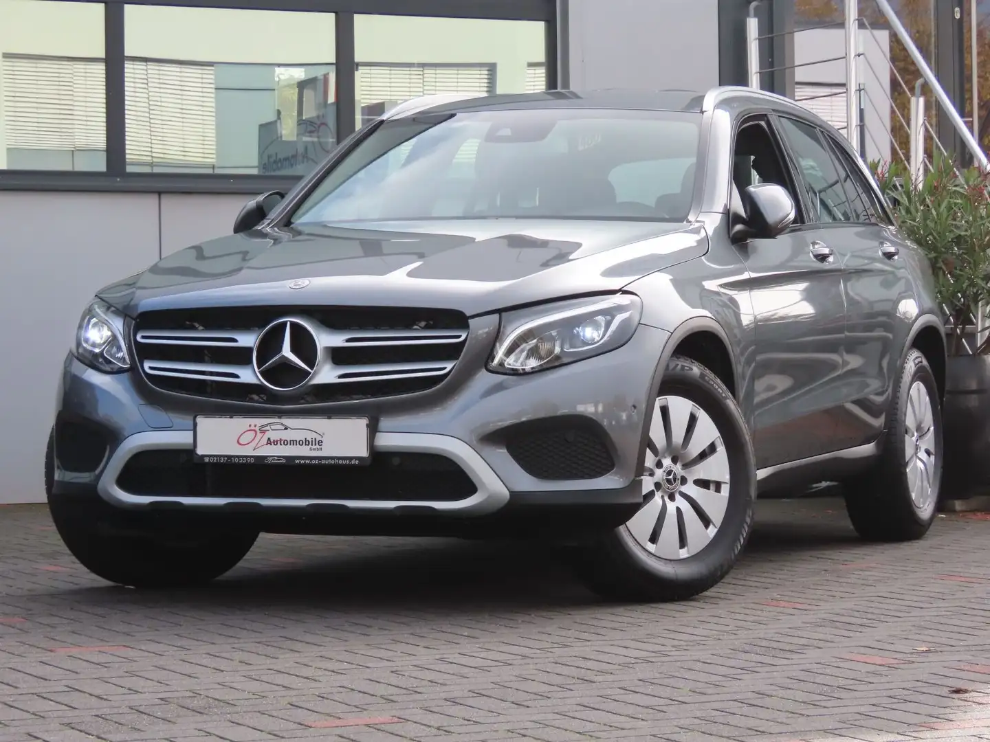 Mercedes-Benz GLC 250 4Matic  9G-TRONIC  1-HAND  27.189 Km Szary - 1