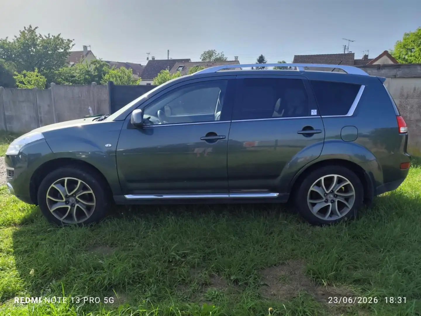 Citroen C-Crosser C Crosser 2.2 HDi 160ch Exclusive 4x4 7 Places VENTE UNIQUEMENT A PROFESSIONEL DE L\u0027AUTOMOBILE Grau - 2