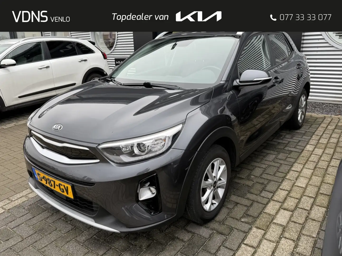 Kia Stonic 1.0 T-GDi DynamicPlusLine Navi + Camera - ZEER COM Gris - 1