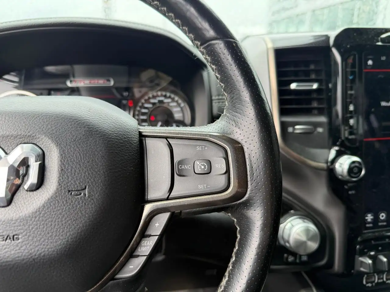 RAM 1500 снимка RAM 1500