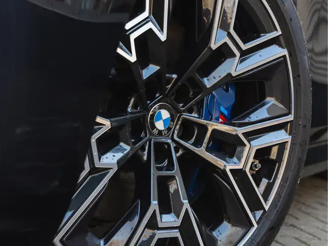 BMW M view 8