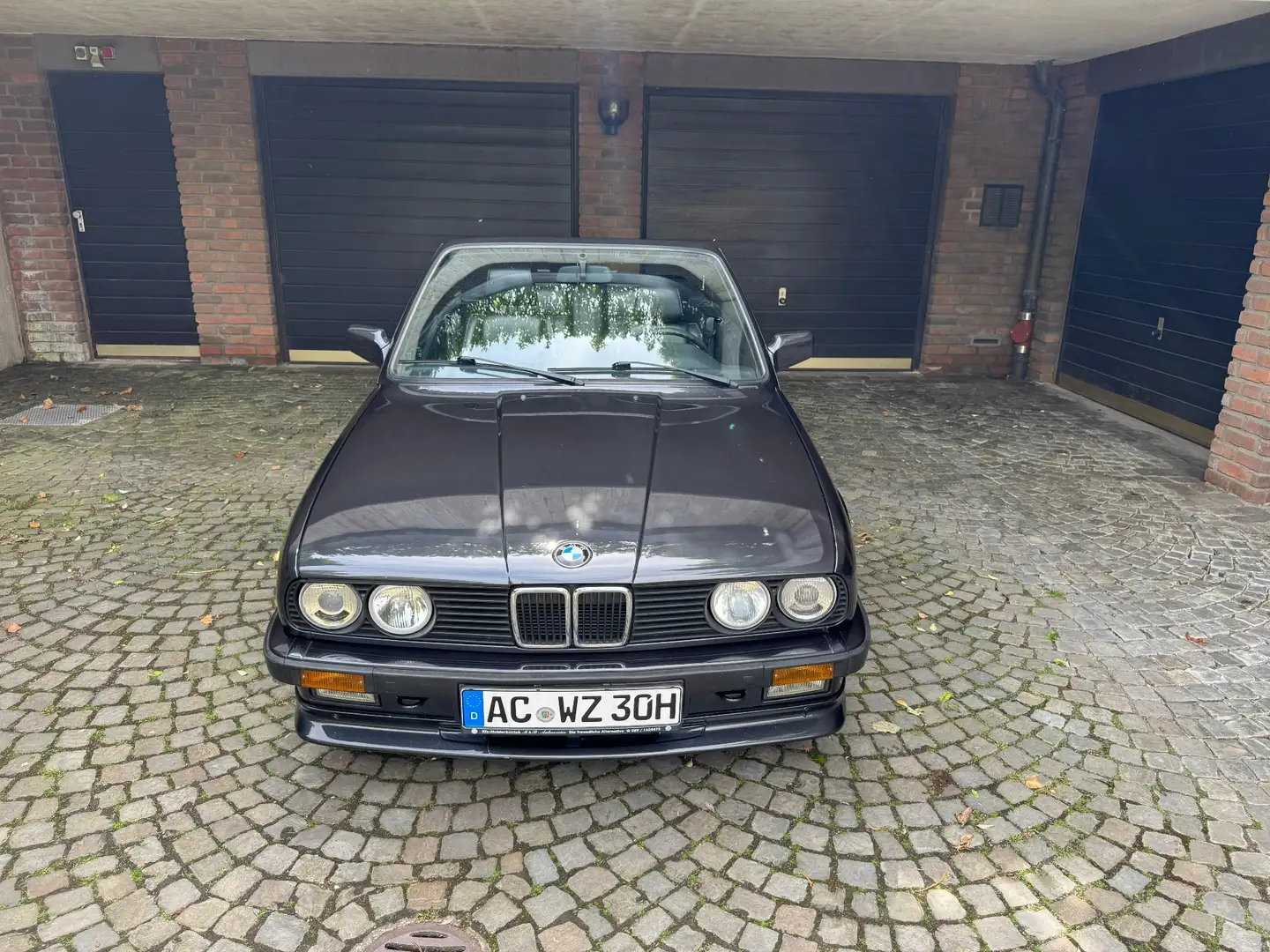 BMW 325 325i Schwarz - 1