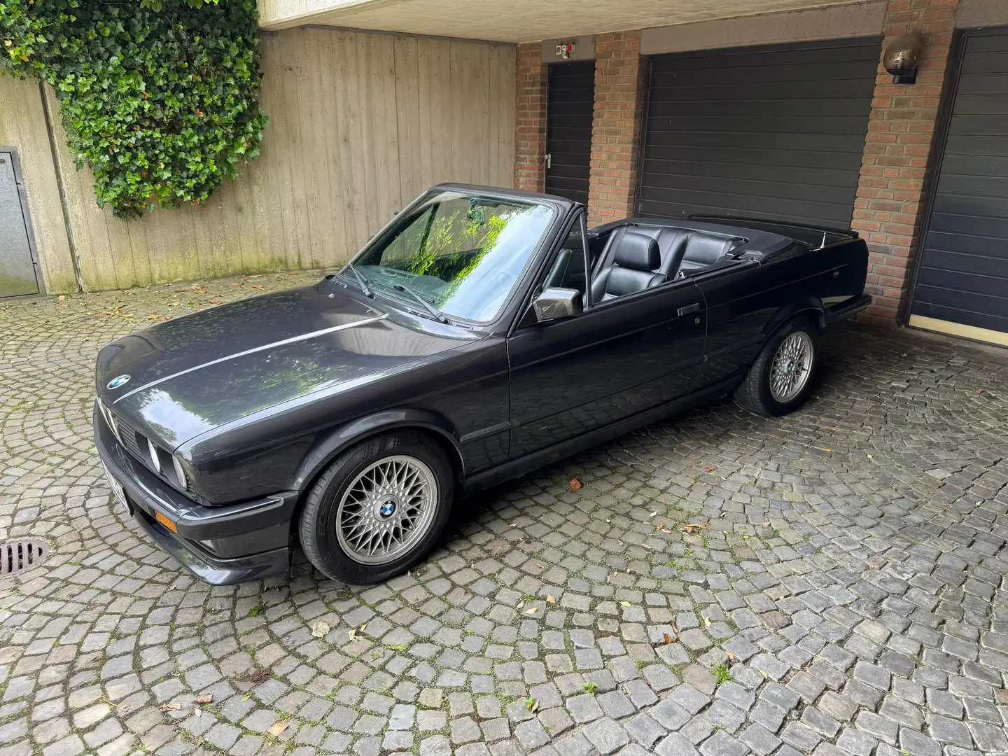 BMW 325 325i Schwarz - 2