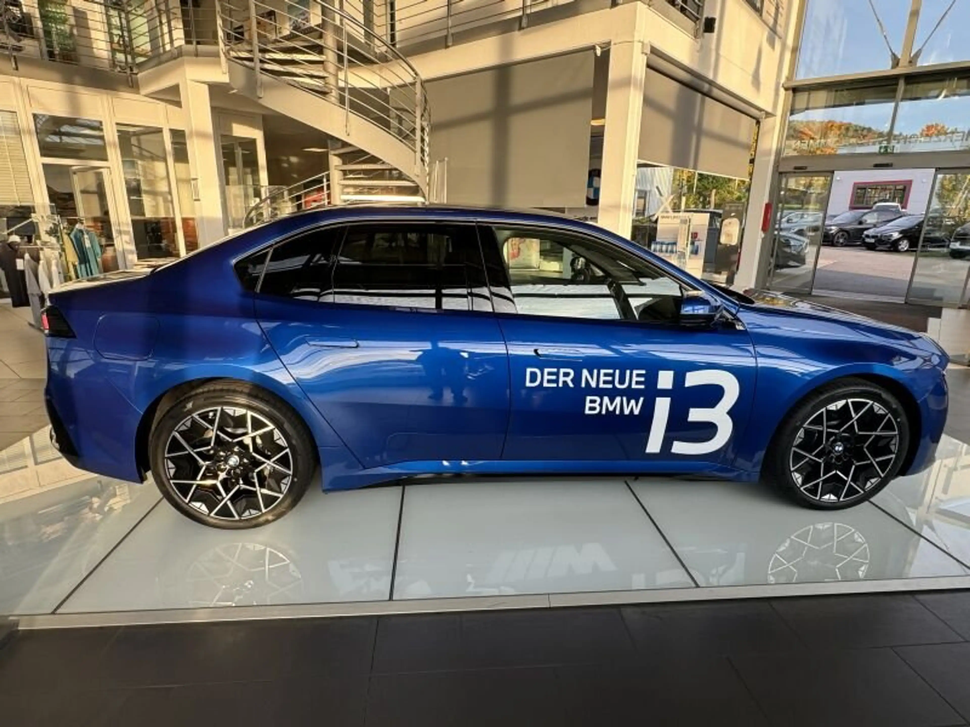 BMW i3 50 xDrive M Sportpaket No Export Vorführwagen — photo 5