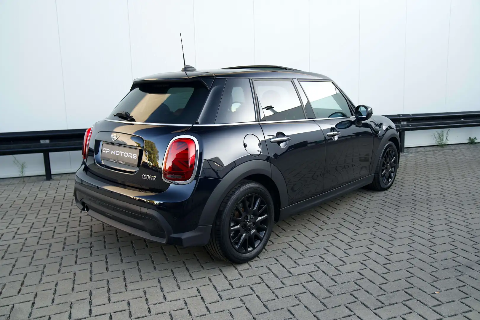 MINI Cooper 5-DEURS  PANO  H\u0026K  APPLE CARPLAY  CAMERA Noir - 2