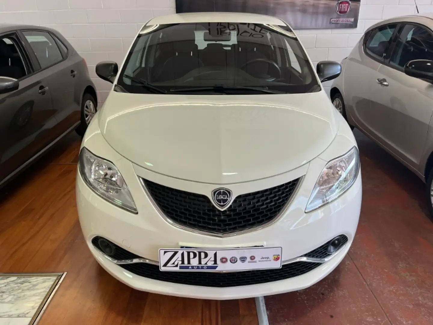 Lancia Ypsilon 5 Porte 1.2  Silver Bianco - 2
