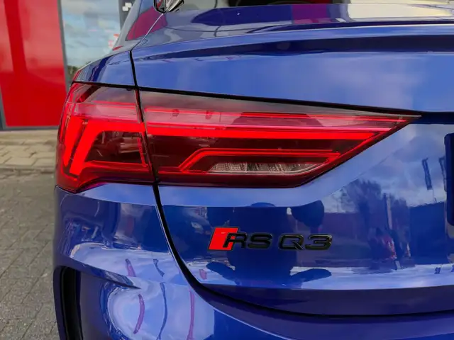 Audi RS Q3 view 8