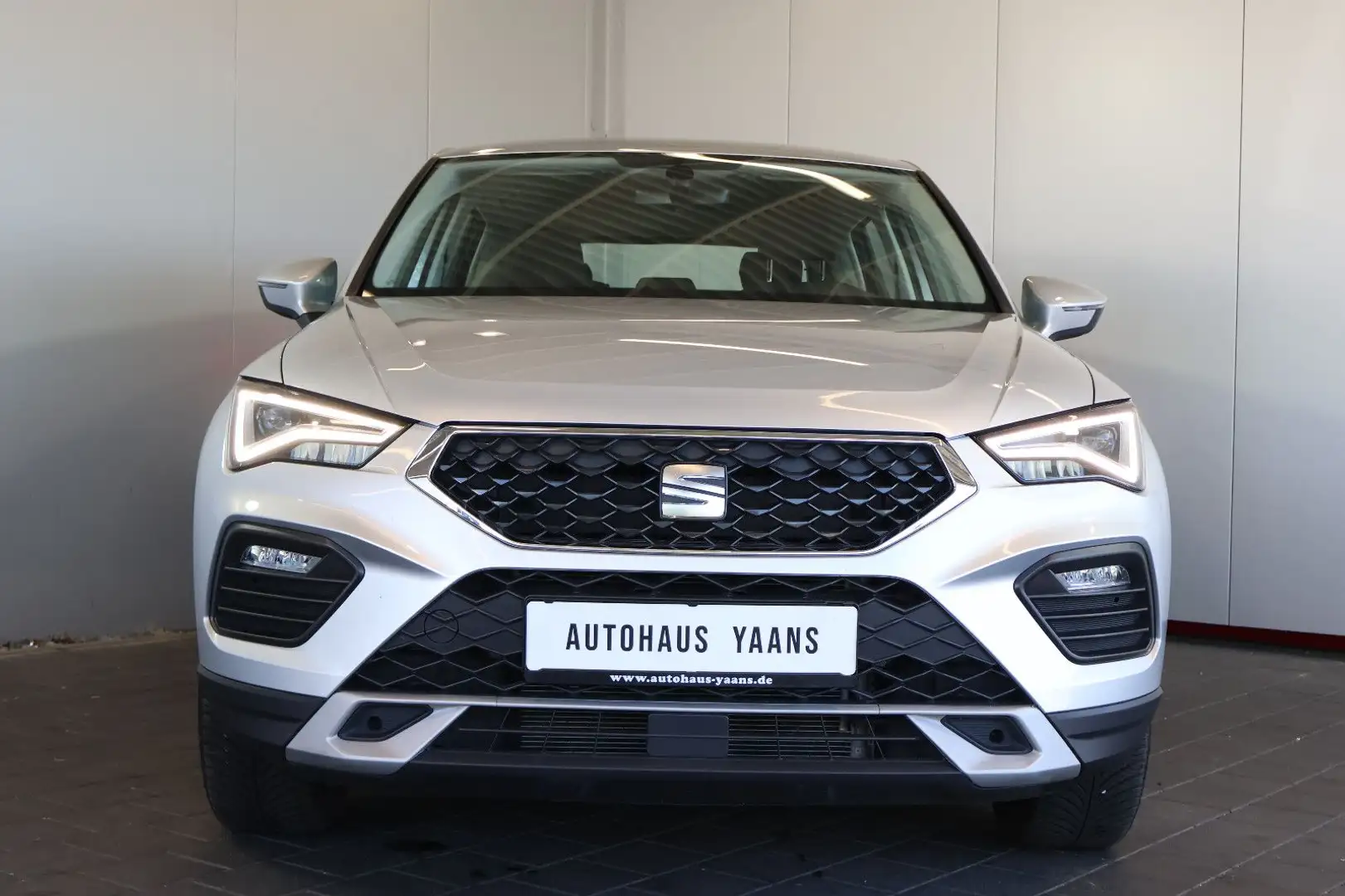 SEAT Ateca 1.5 TSI Style AID+CARPLAY+LED+17"+AHK Silber - 2