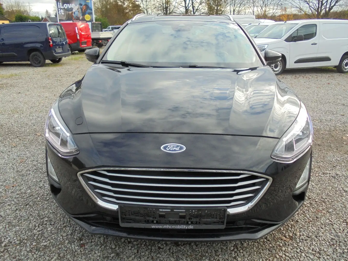 Ford Focus Turnier 1.5 EcoBlue 1. Hand Navi AHK mögl. Schwarz - 2