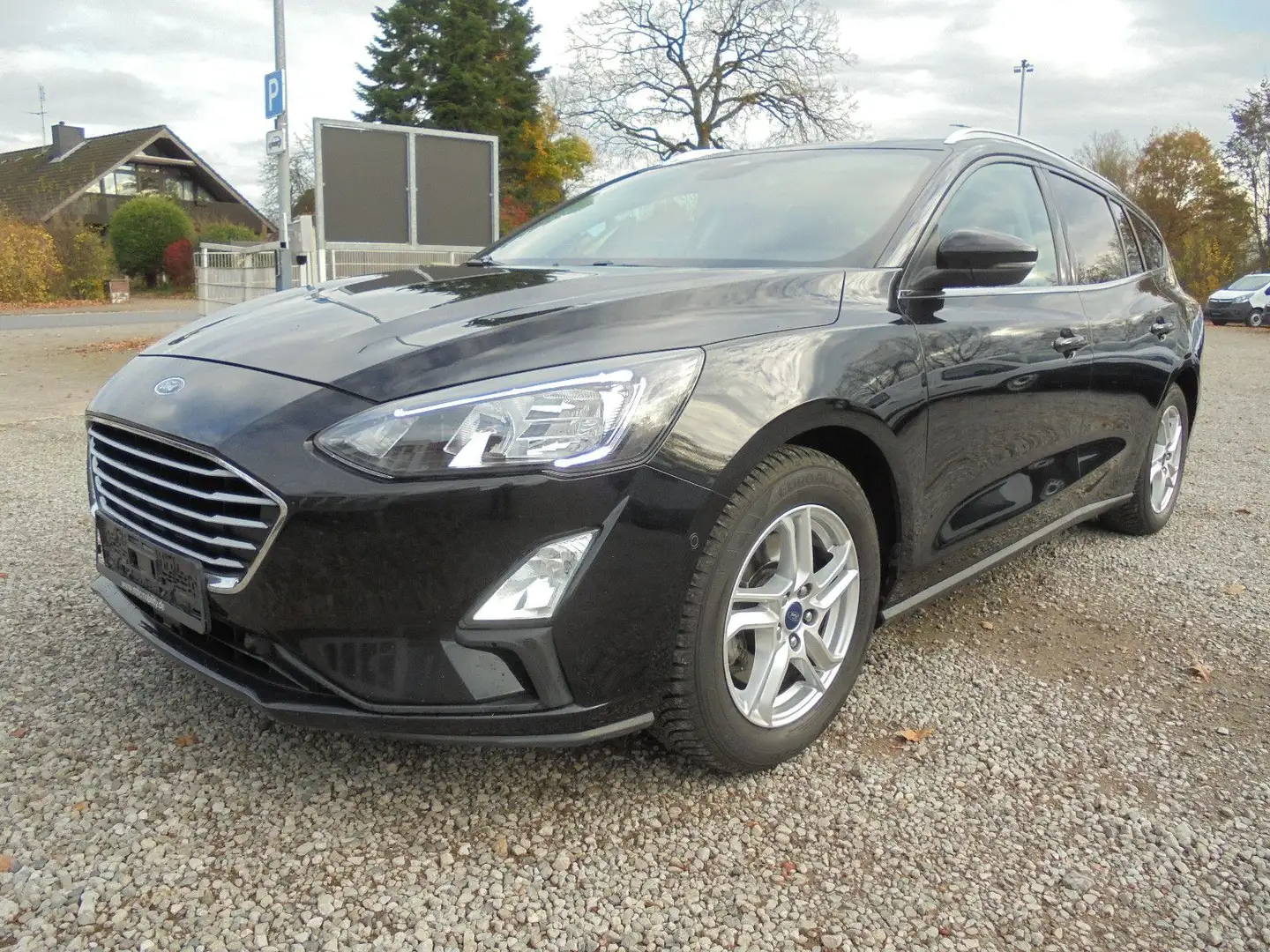 Ford Focus Turnier 1.5 EcoBlue 1. Hand Navi AHK mögl. Schwarz - 1
